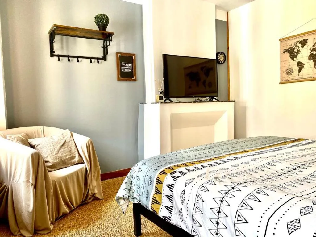 Bed in Rooftop Face à la Cité 'RFC'