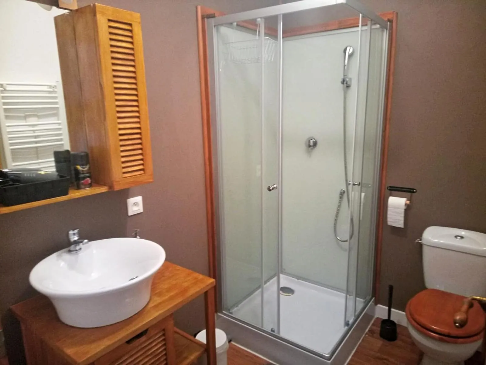 Shower in Rooftop Face à la Cité 'RFC'