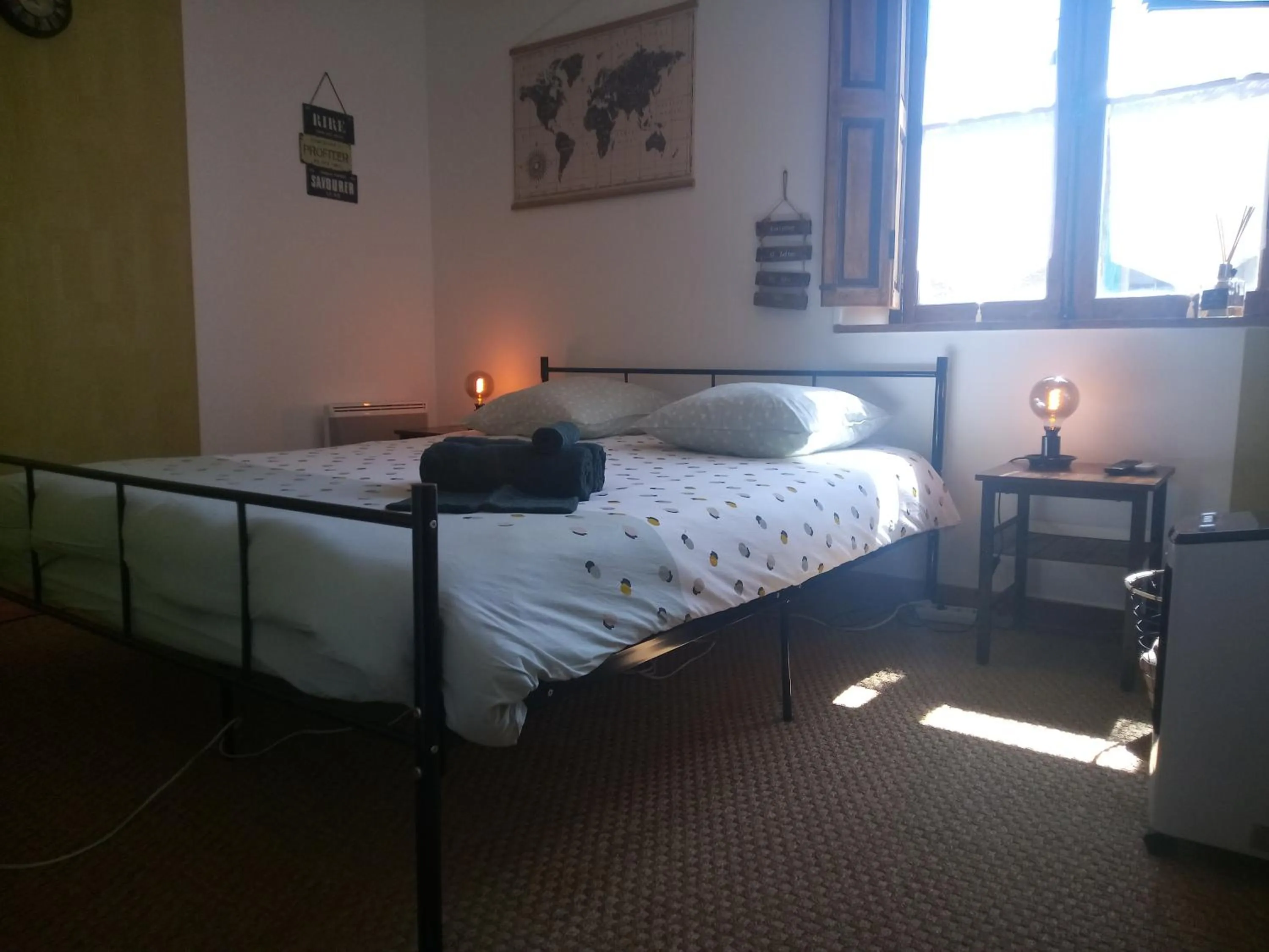 Bedroom, Bed in Rooftop Face à la Cité 'RFC'