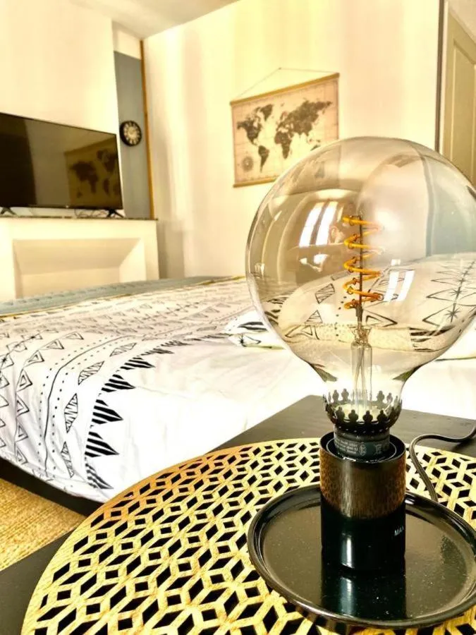 Bed in Rooftop Face à la Cité 'RFC'