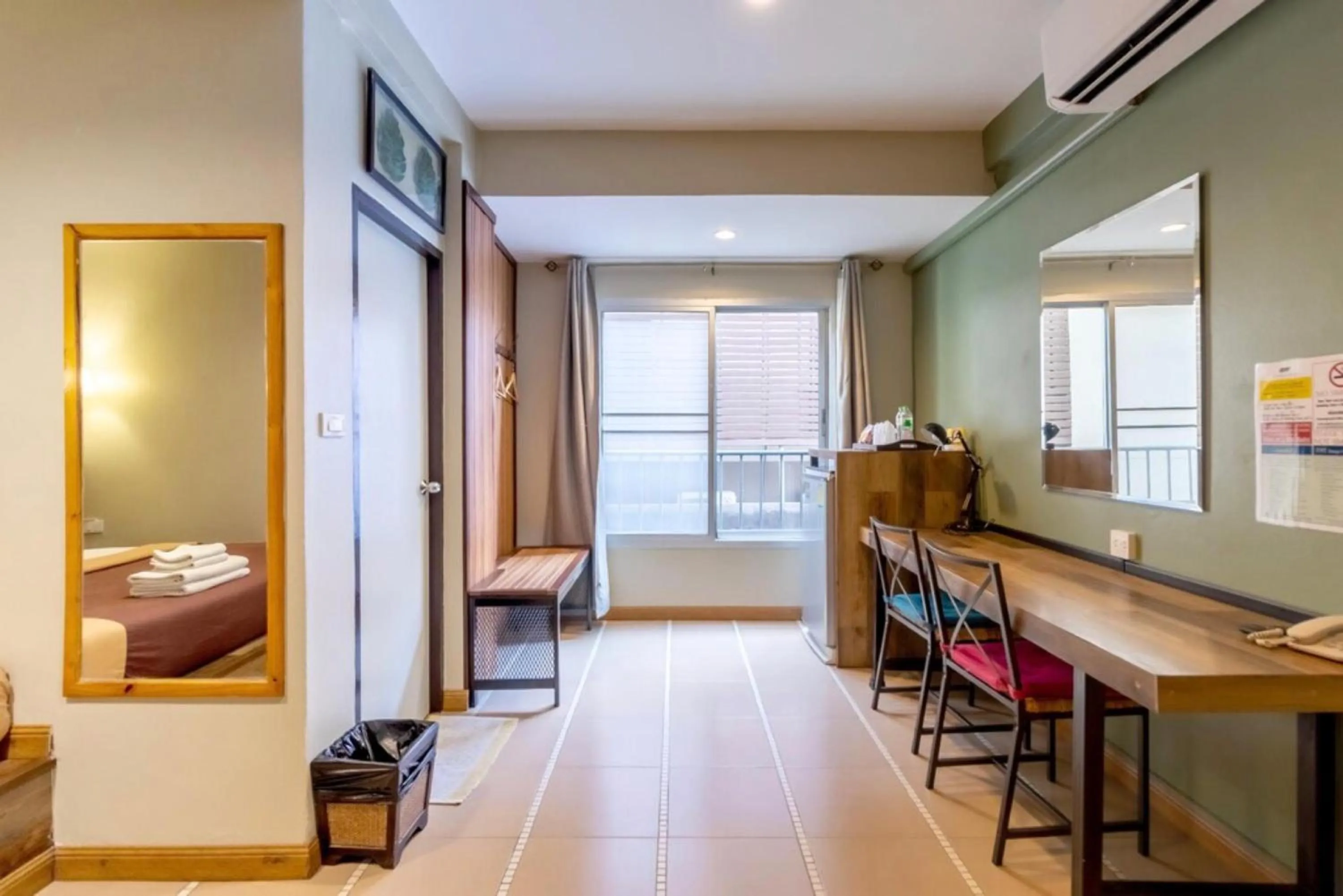 Bedroom, Bed in The Palm Hotel