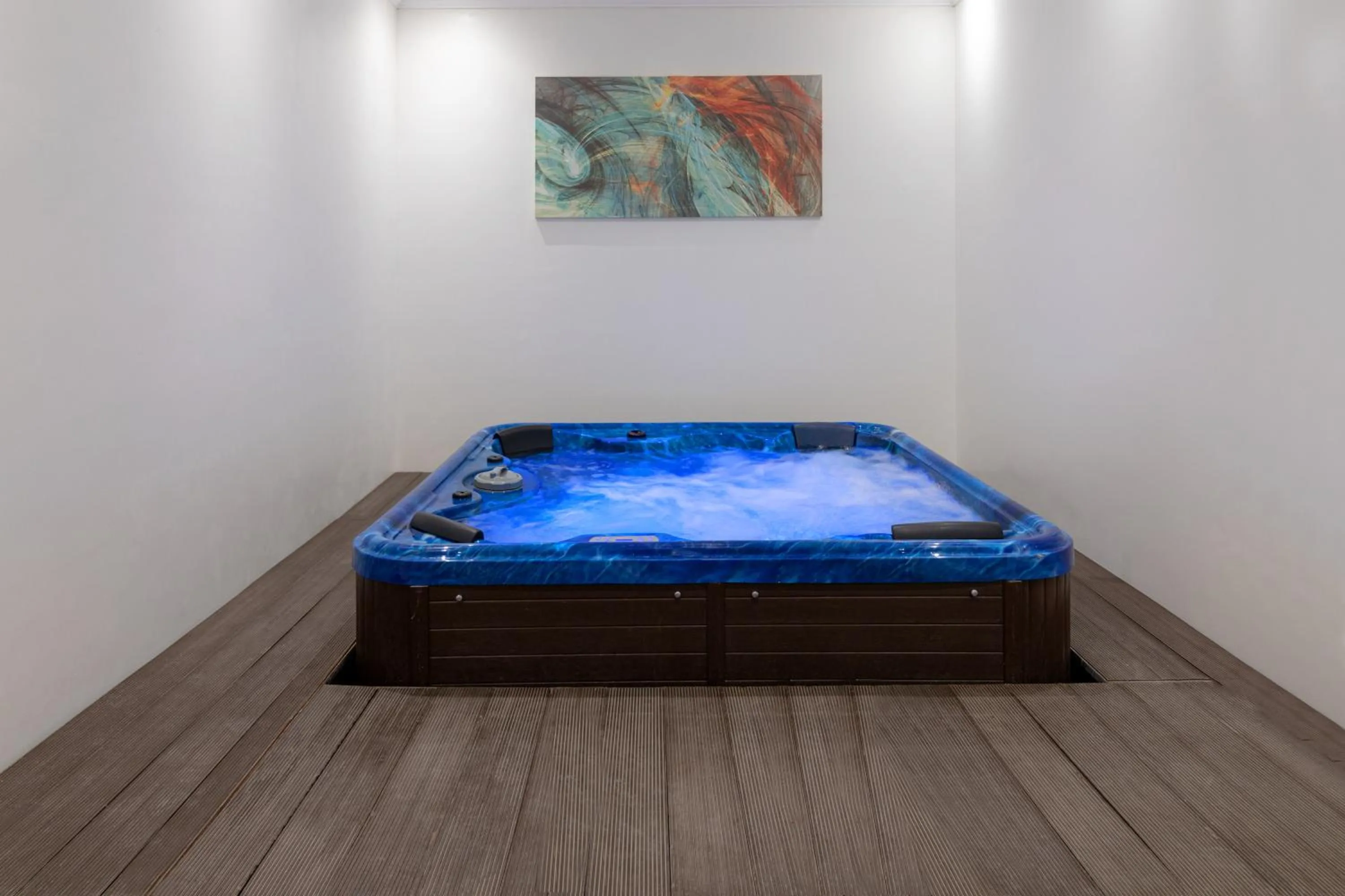 Hot Tub in The Gate Hotel and Apartments