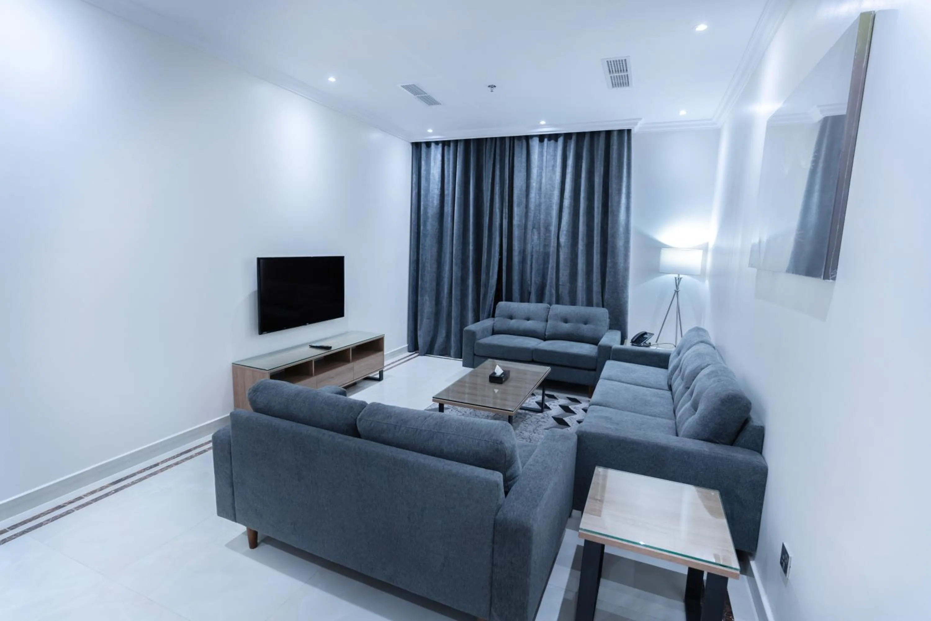 TV and multimedia in The Gate Hotel and Apartments