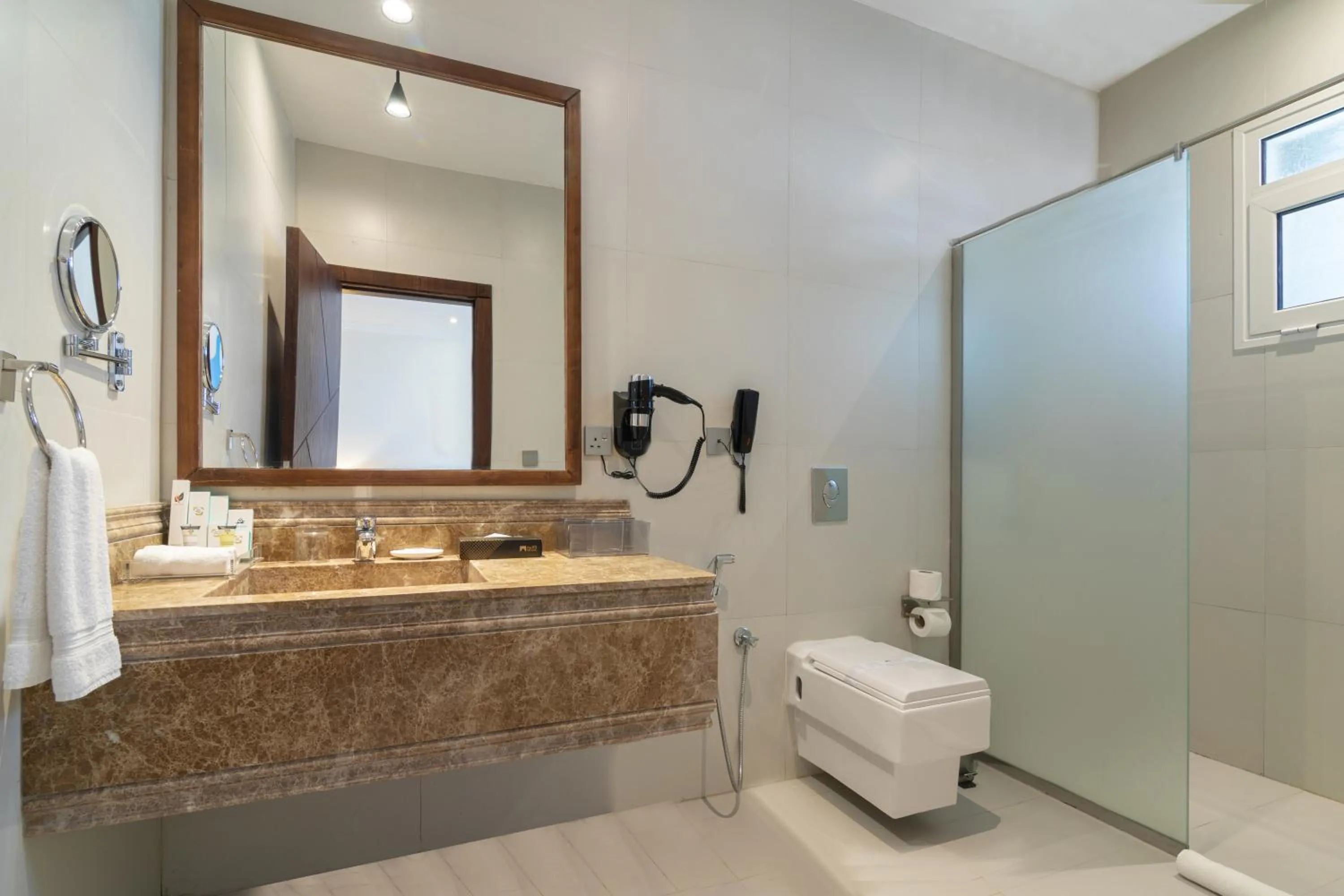 Bathroom in The Gate Hotel and Apartments