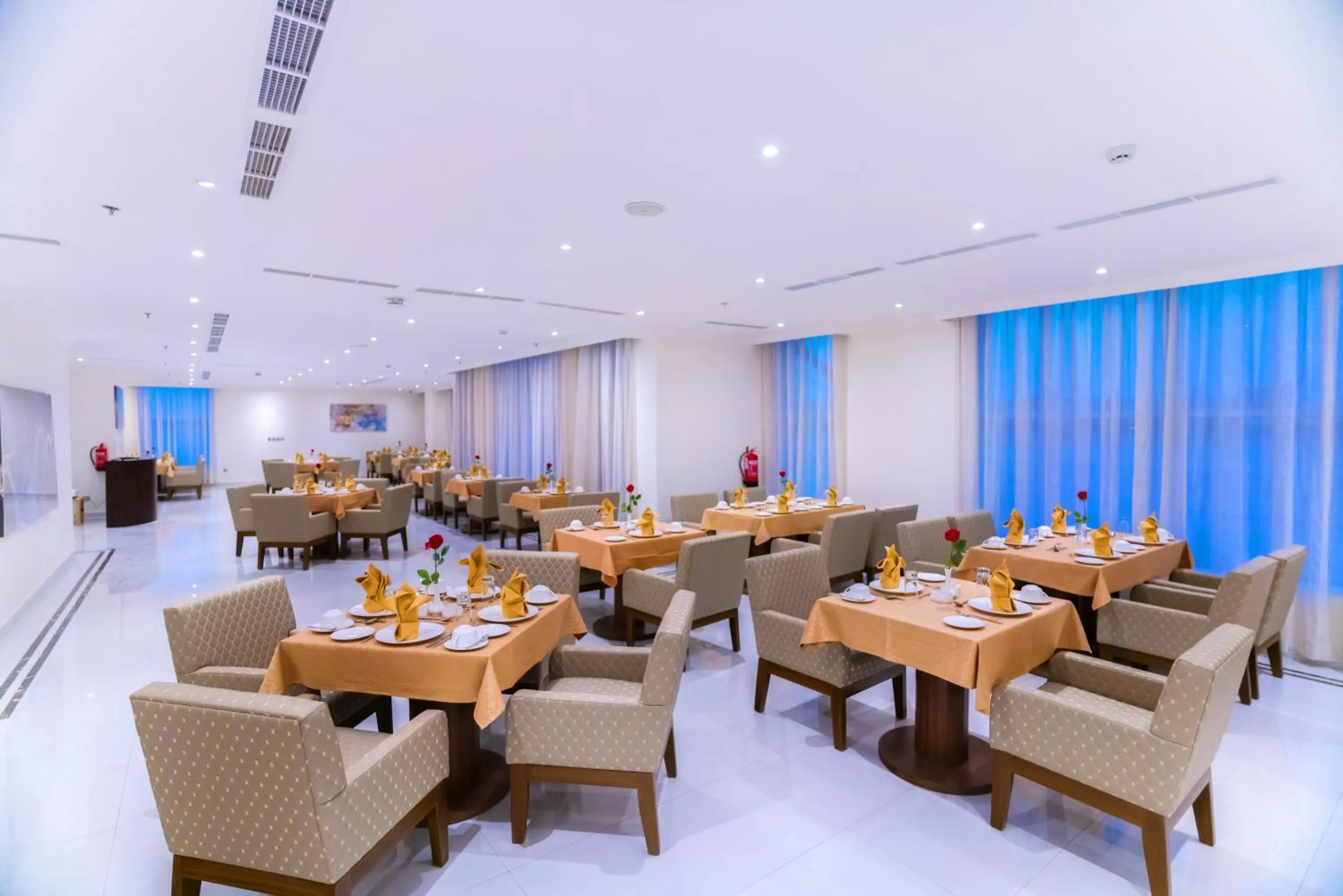 Restaurant/places to eat in The Gate Hotel and Apartments