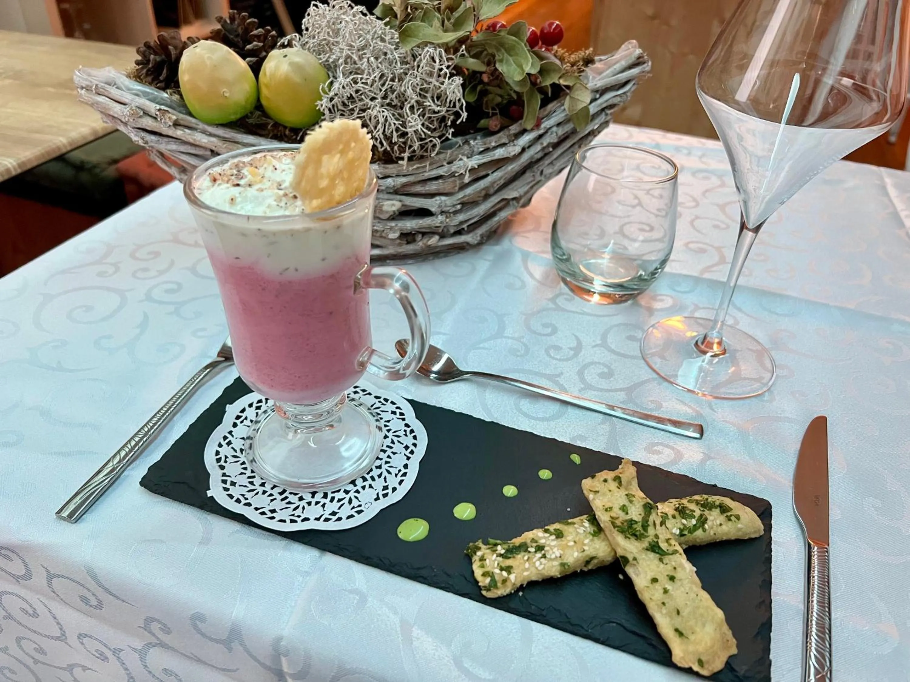 Restaurant/places to eat, Drinks in Hôtel & Spa du Tremplin