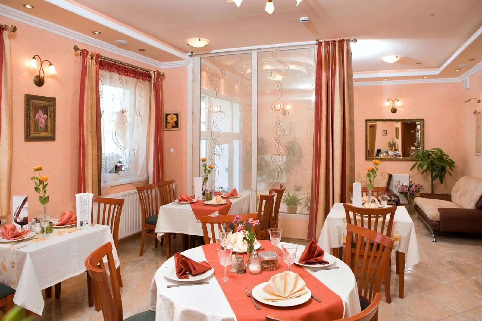Restaurant/places to eat in Hotel Isabell Győr