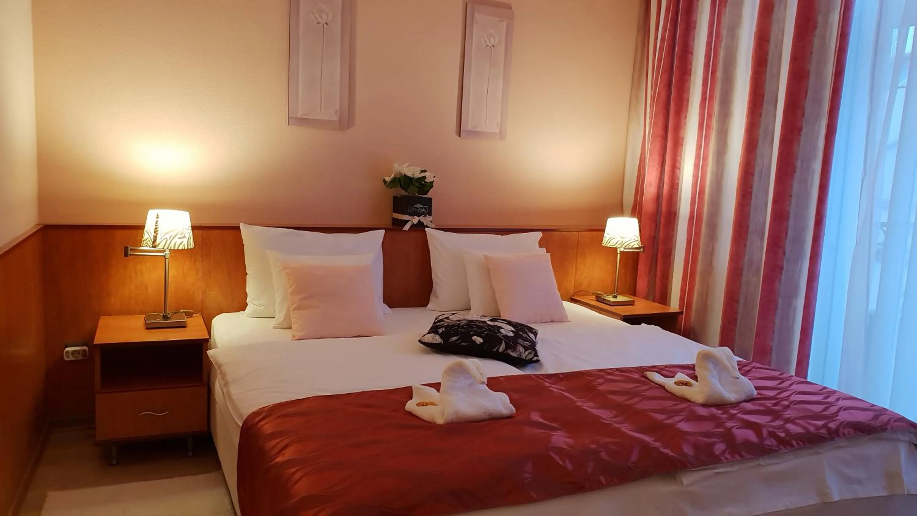 Bed in Hotel Isabell Győr