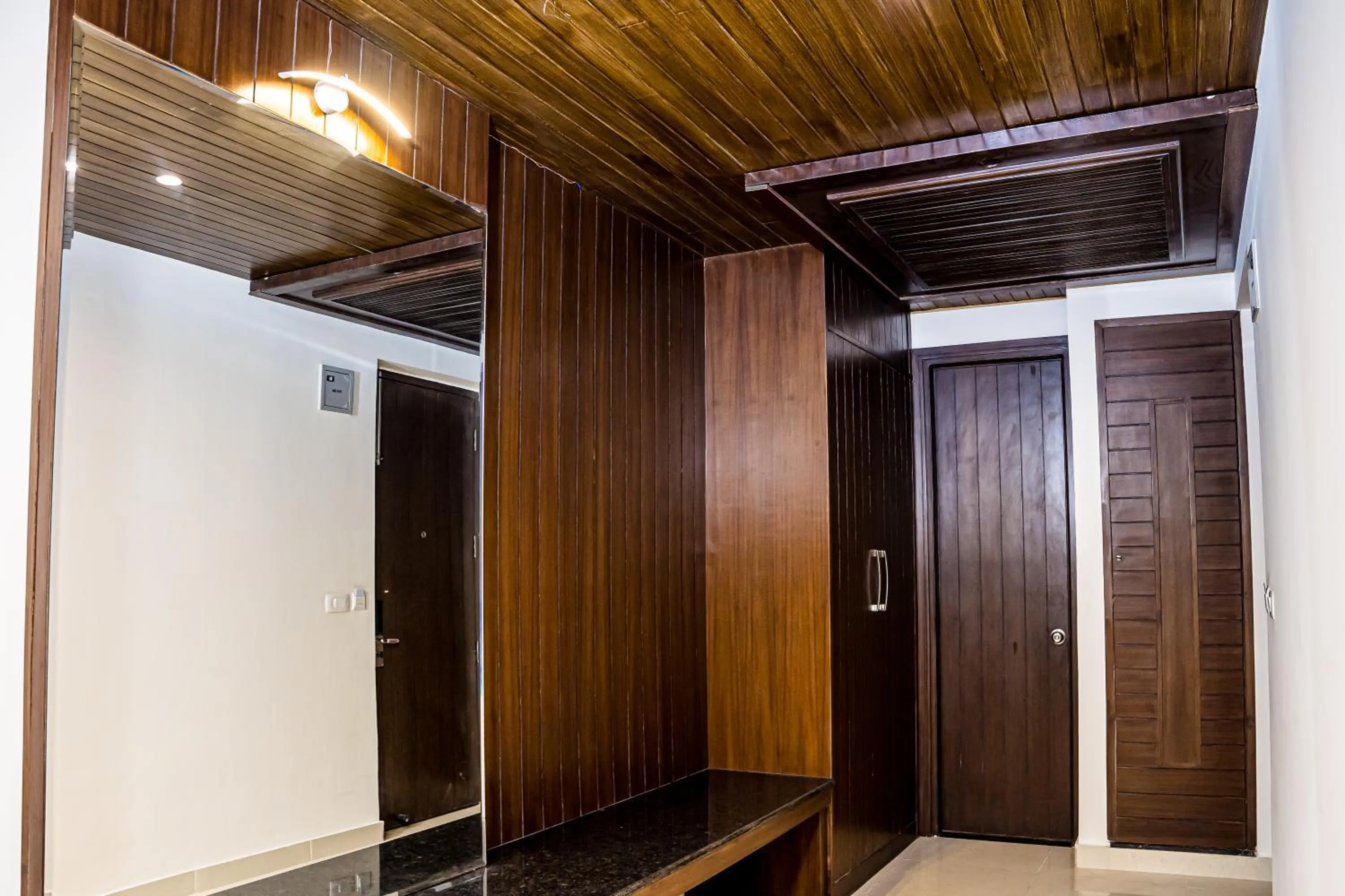 wardrobe in Best Western Dalhousie