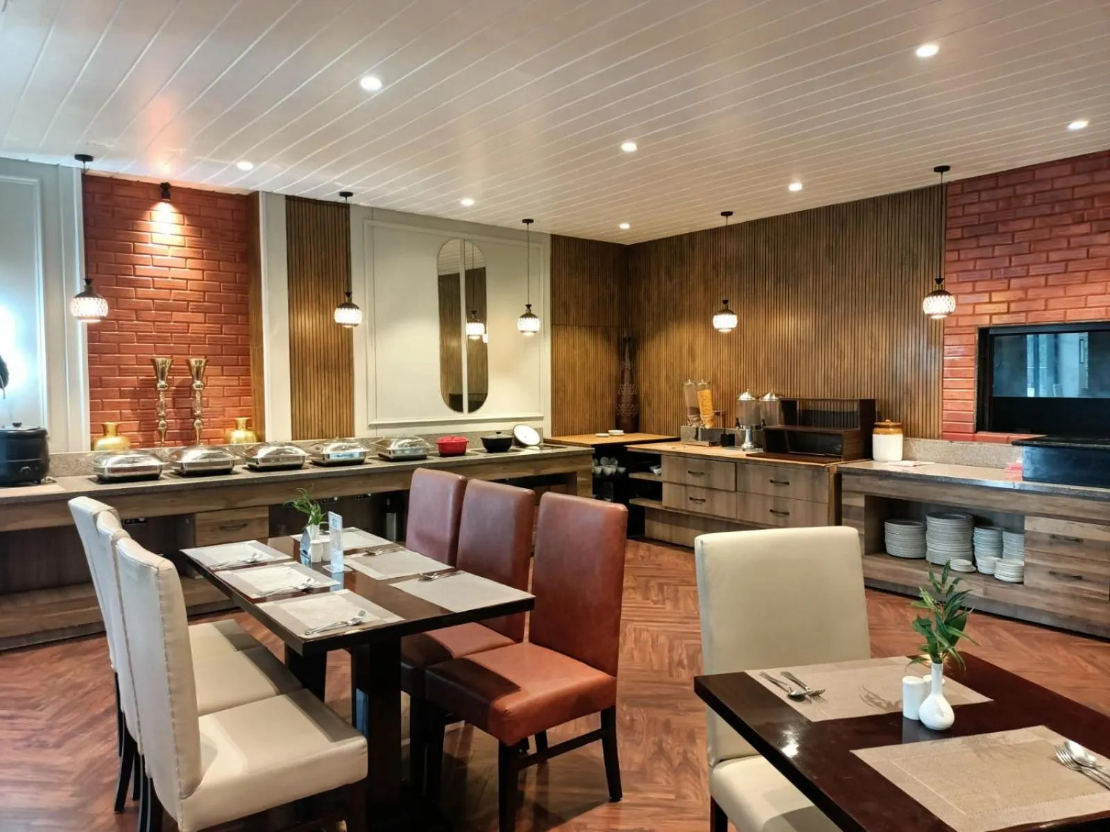 Restaurant/places to eat in Best Western Dalhousie