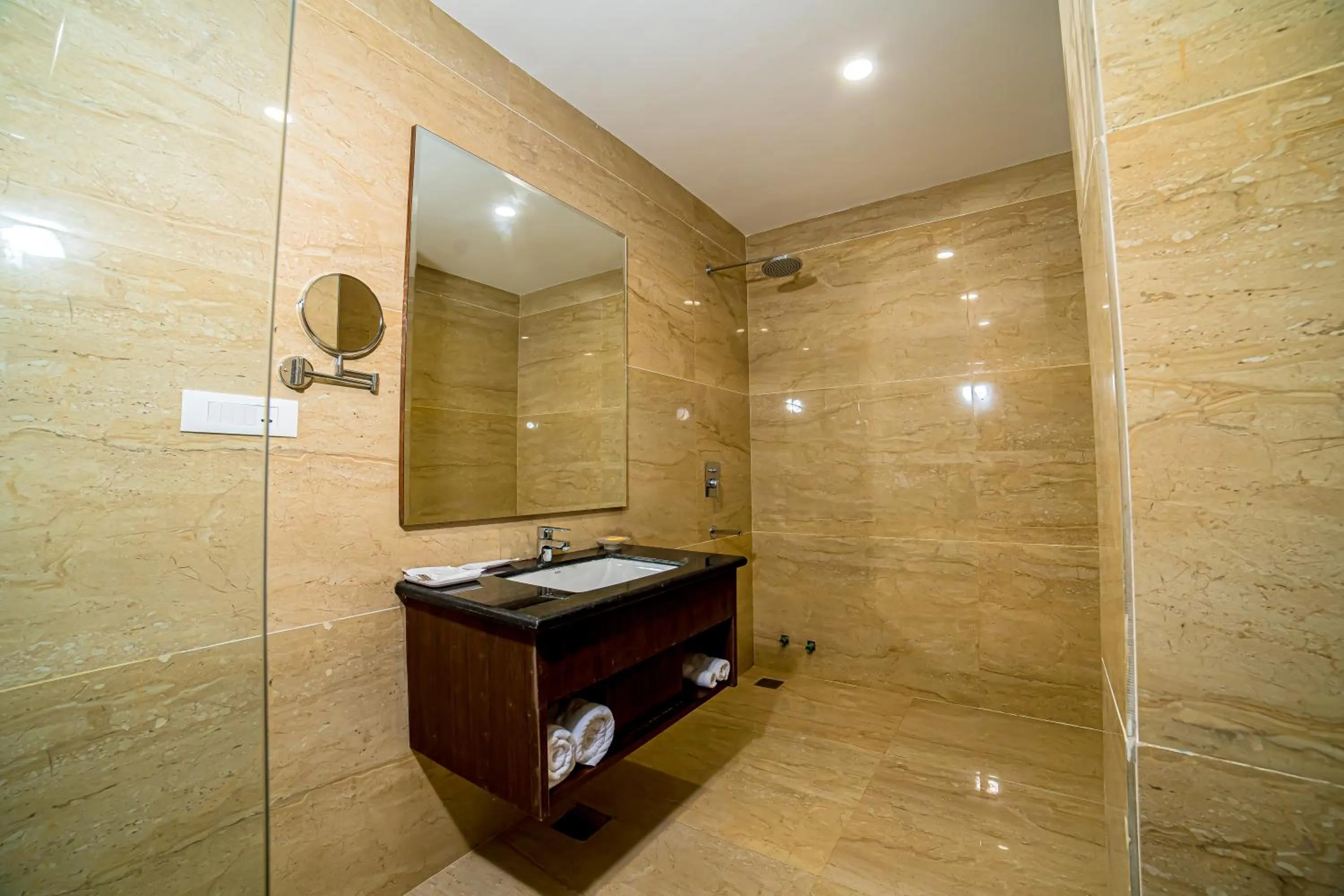 Shower in Best Western Dalhousie