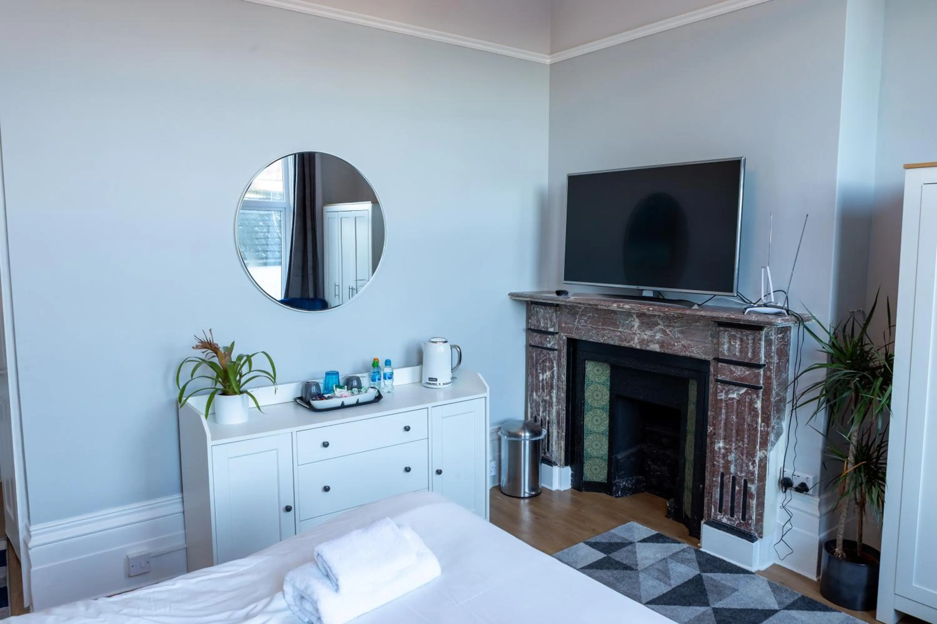 Bedroom, Bed in The Halcyon