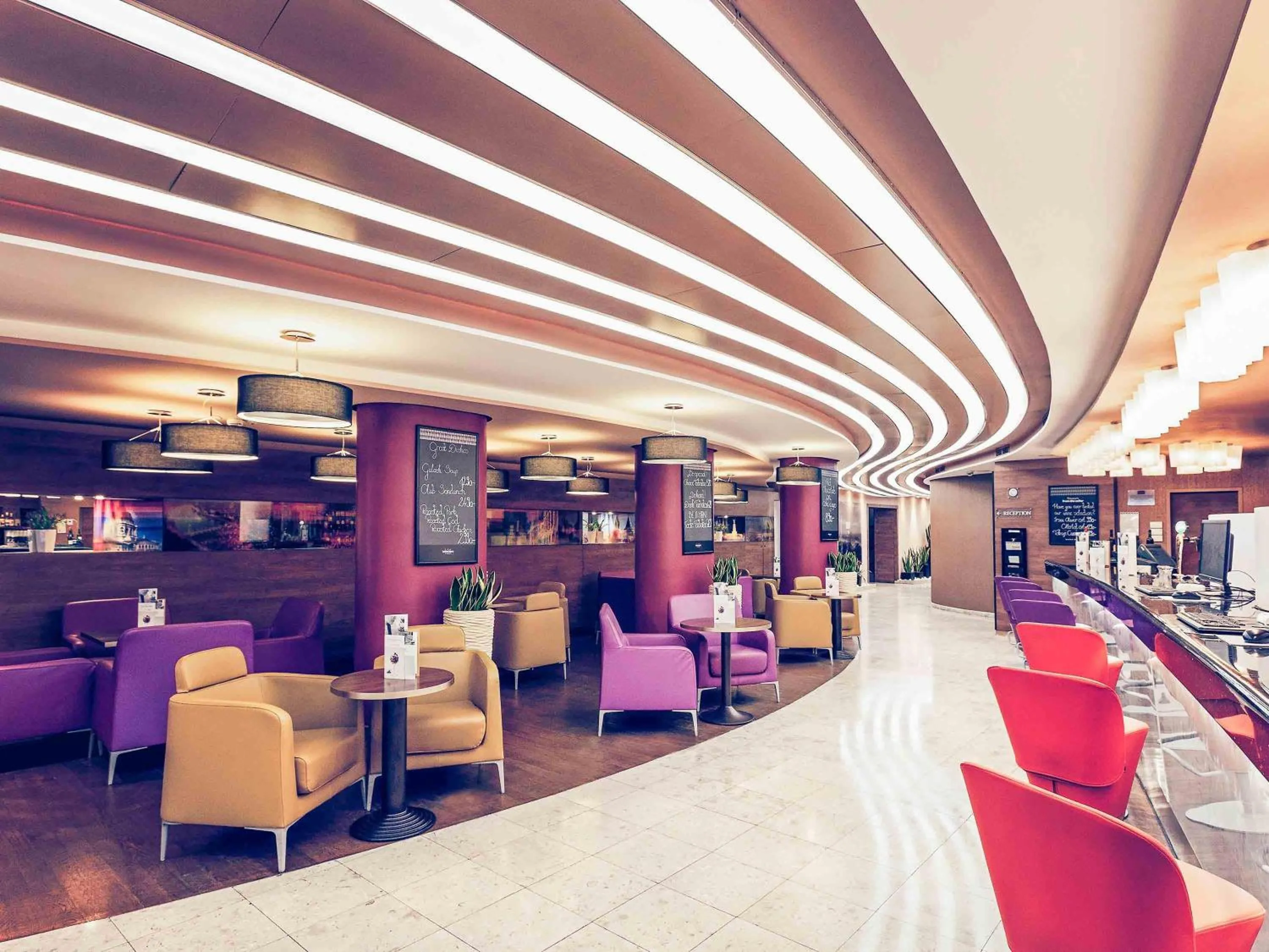 Restaurant/places to eat in Mercure Budapest City Center