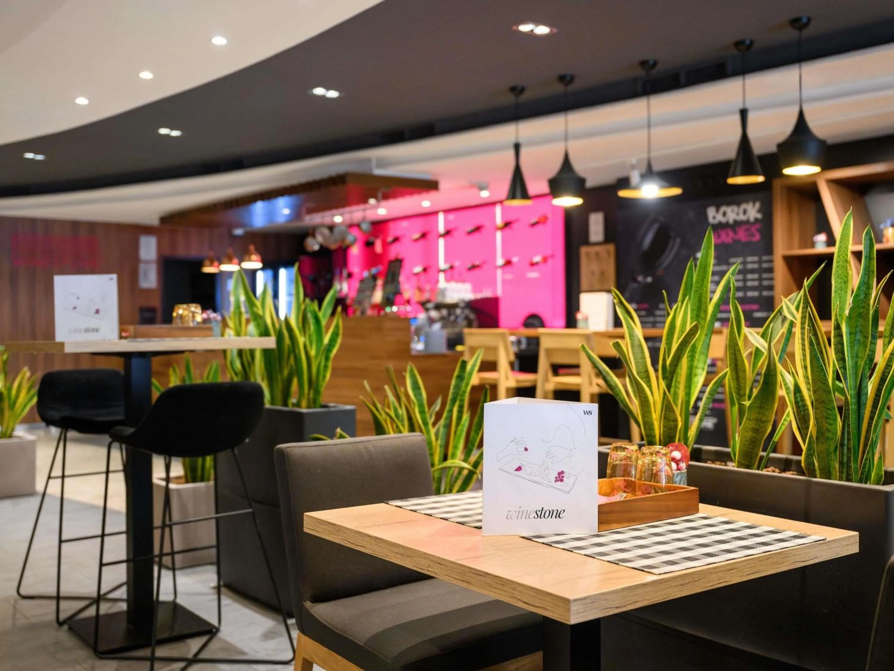 Lounge or bar in Mercure Budapest City Center