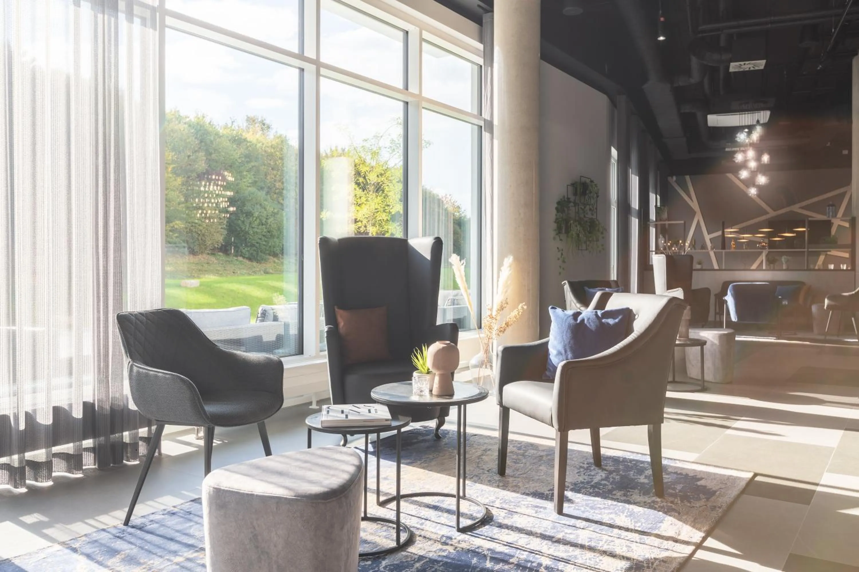 Lobby or reception in Garner Hotel Augsburg Nord by IHG