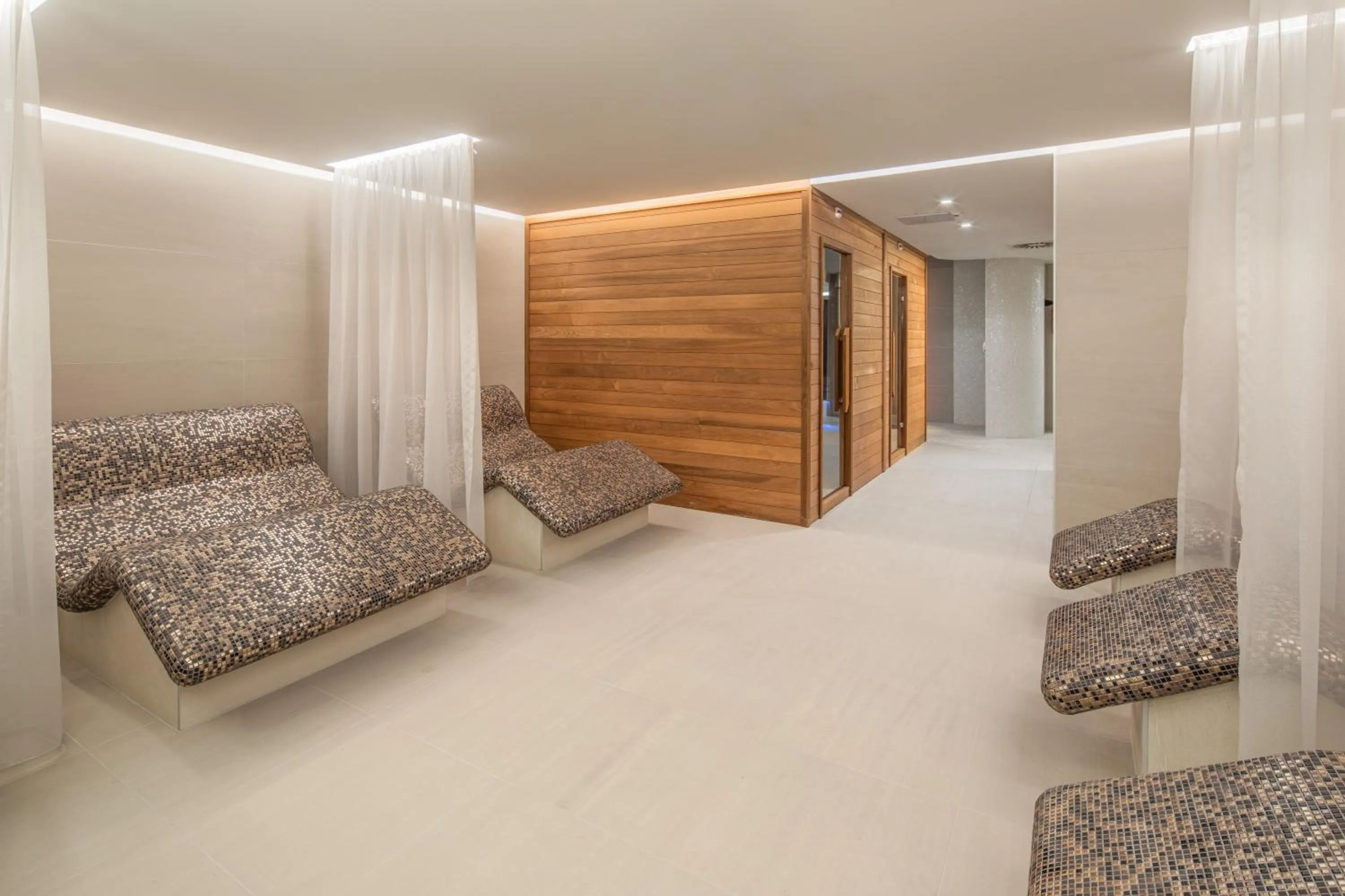 Sauna, Bed in Fagus Hotel Conference & Spa