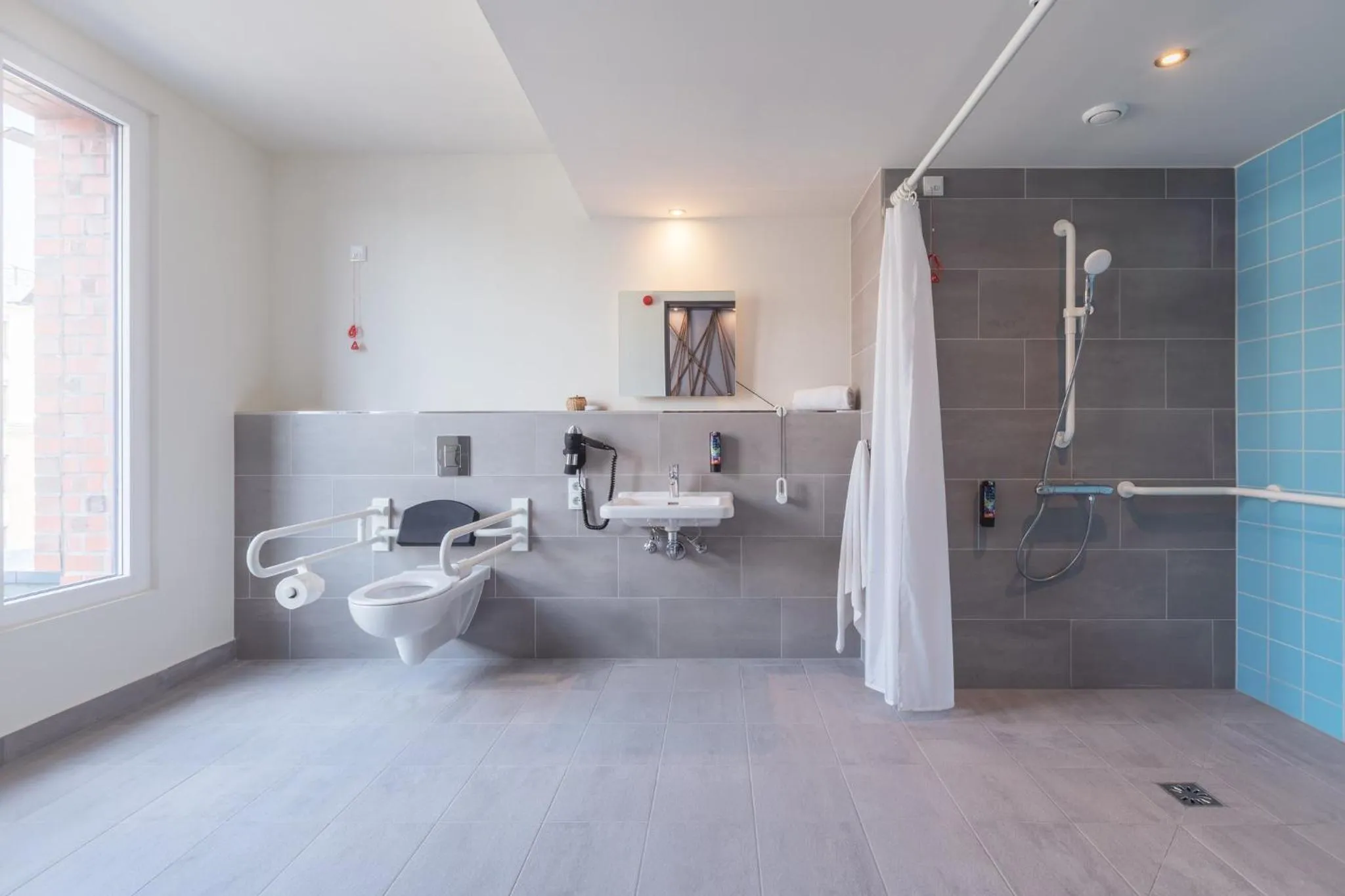 Bathroom in Holiday Inn - the niu, Yen Hamburg City by IHG