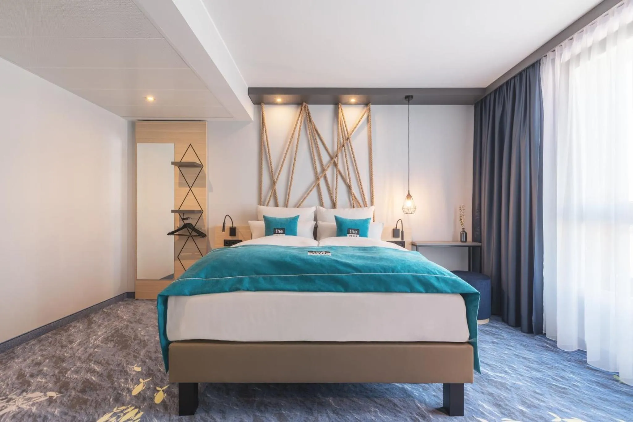 Photo of the whole room, Bed in Holiday Inn - the niu, Yen Hamburg City by IHG