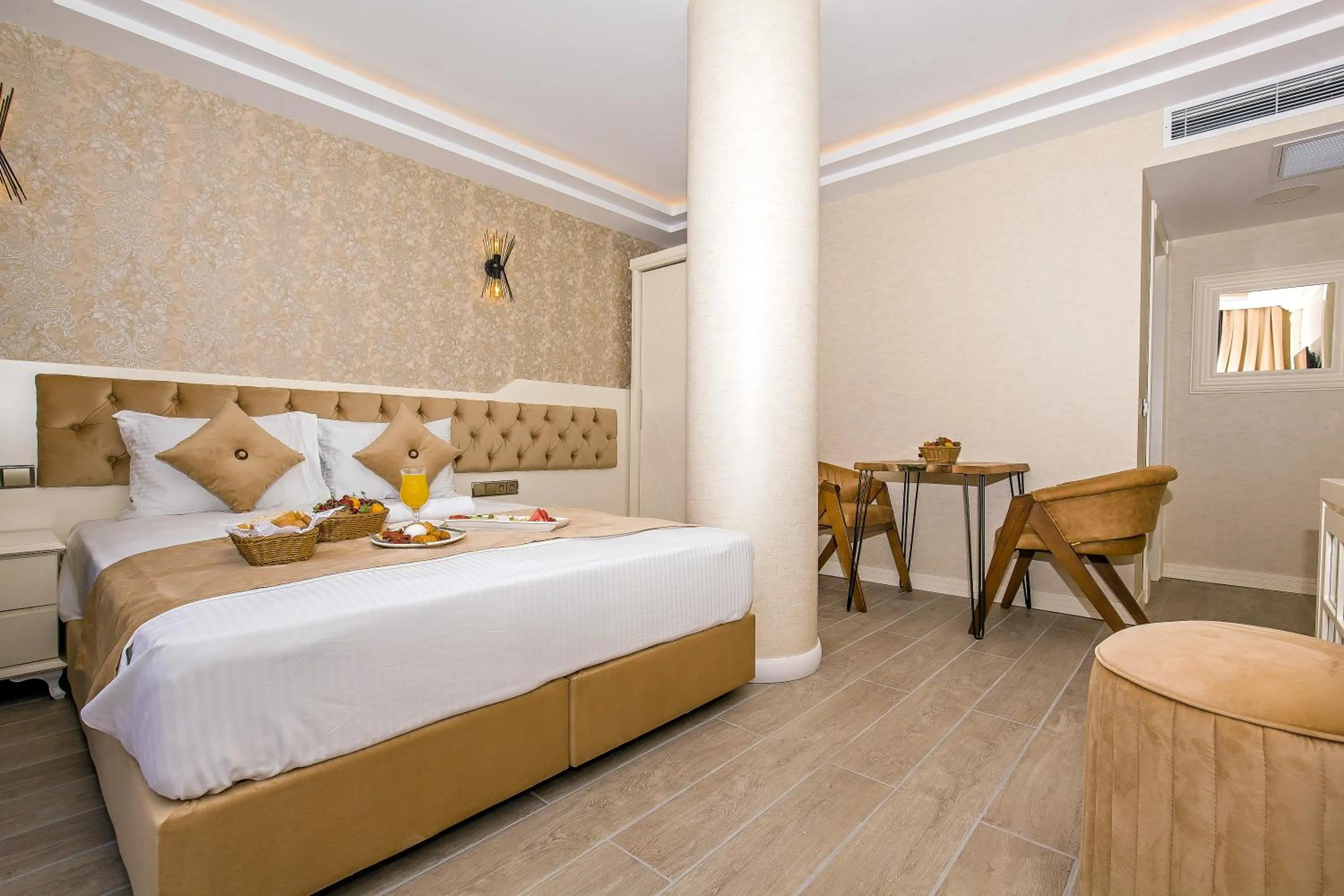 Photo of the whole room, Bed in The Lea Hotel