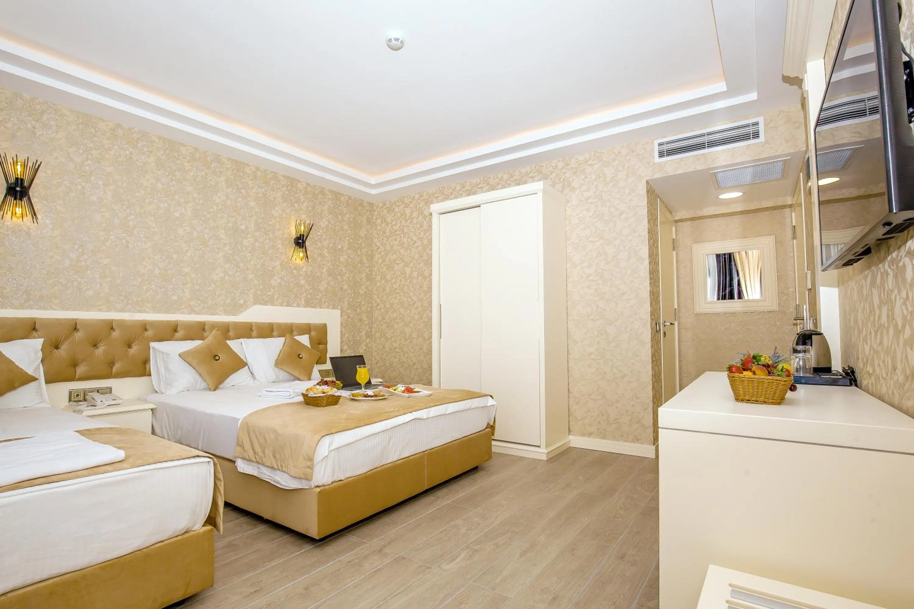 Photo of the whole room, Bed in The Lea Hotel