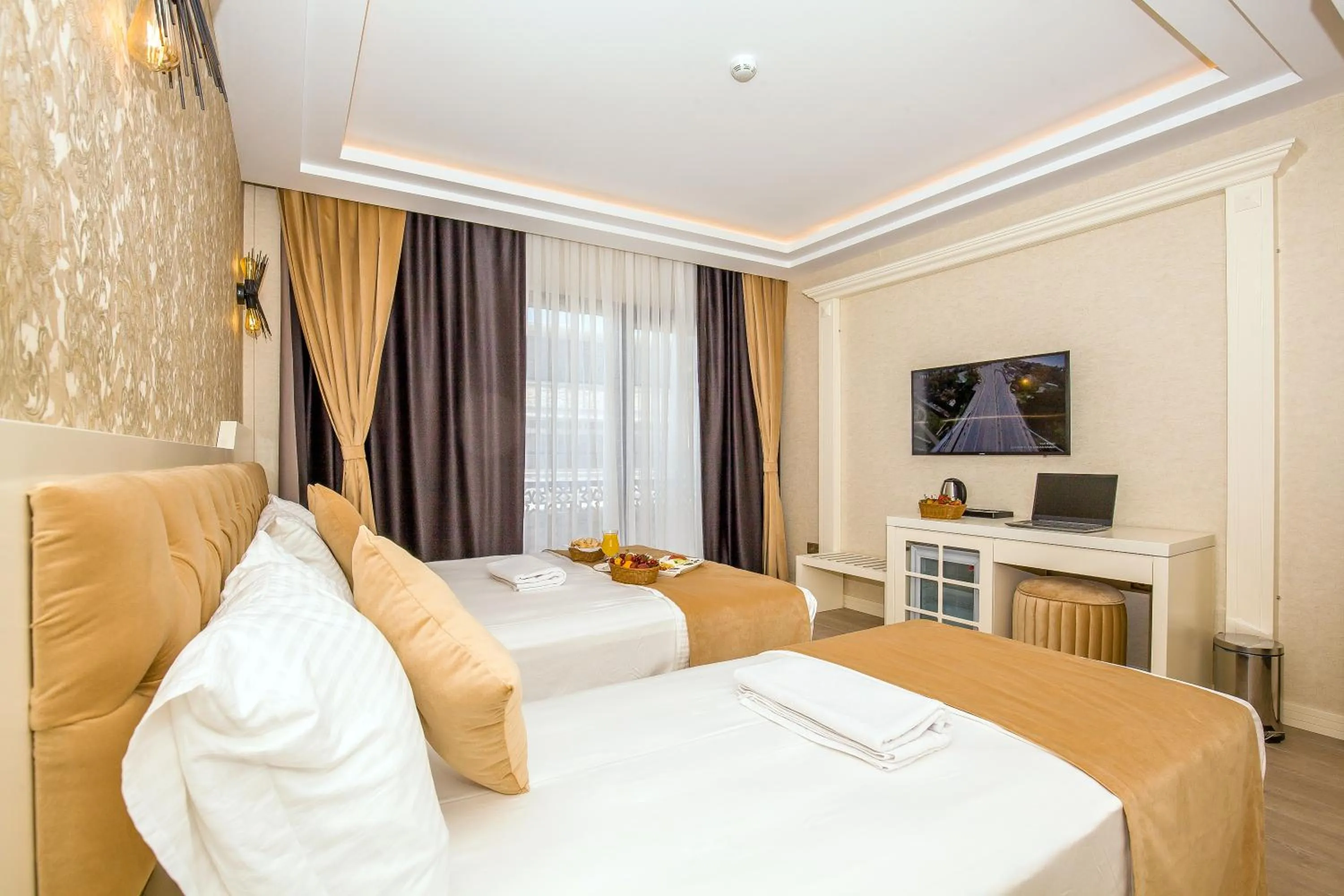 Photo of the whole room, Bed in The Lea Hotel