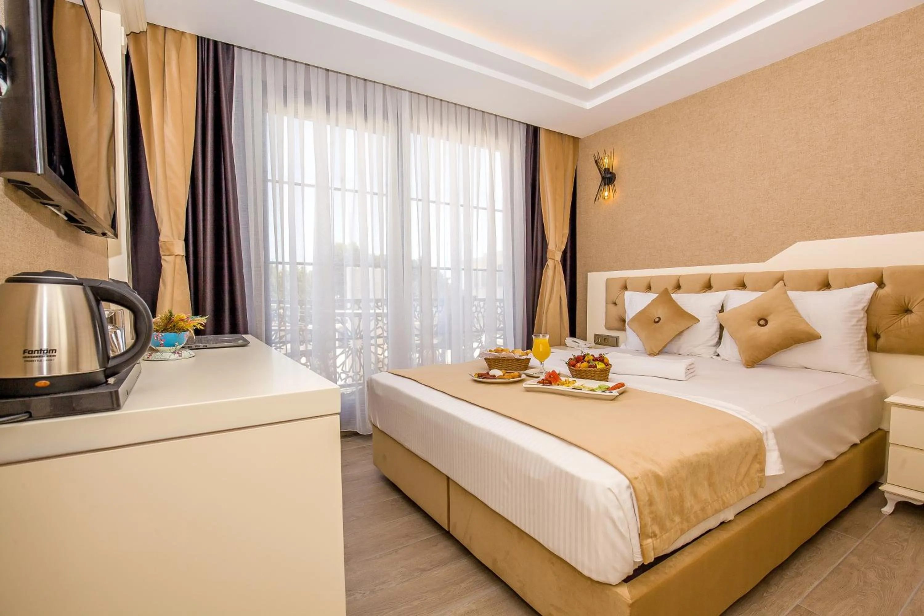 Photo of the whole room, Bed in The Lea Hotel