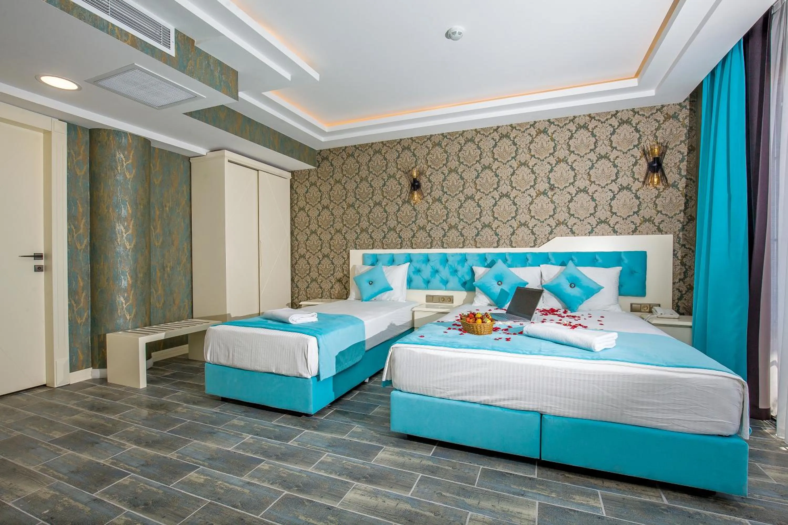 Photo of the whole room, Bed in The Lea Hotel