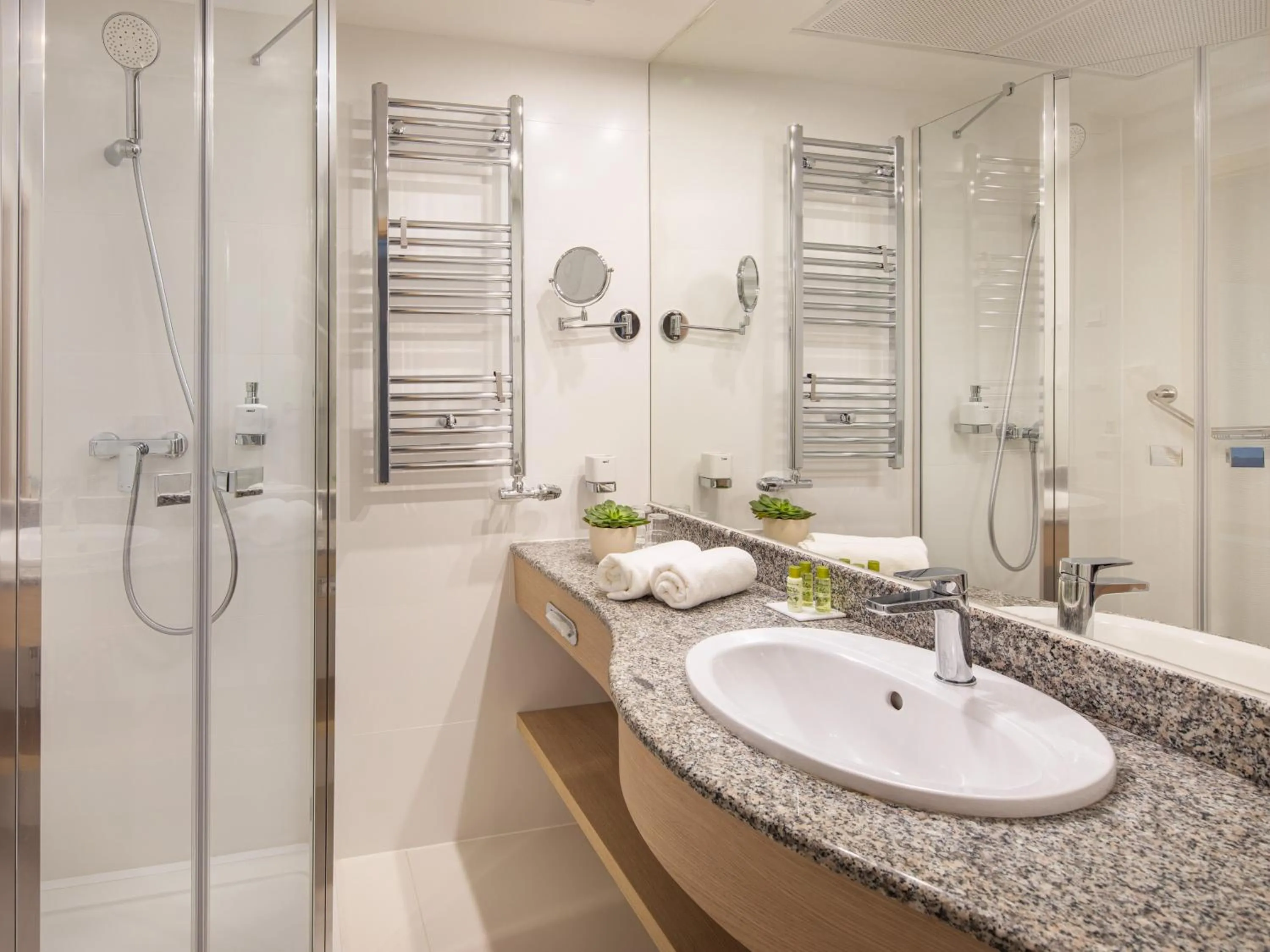 Photo of the whole room in Hotel Carbona Thermal Spa