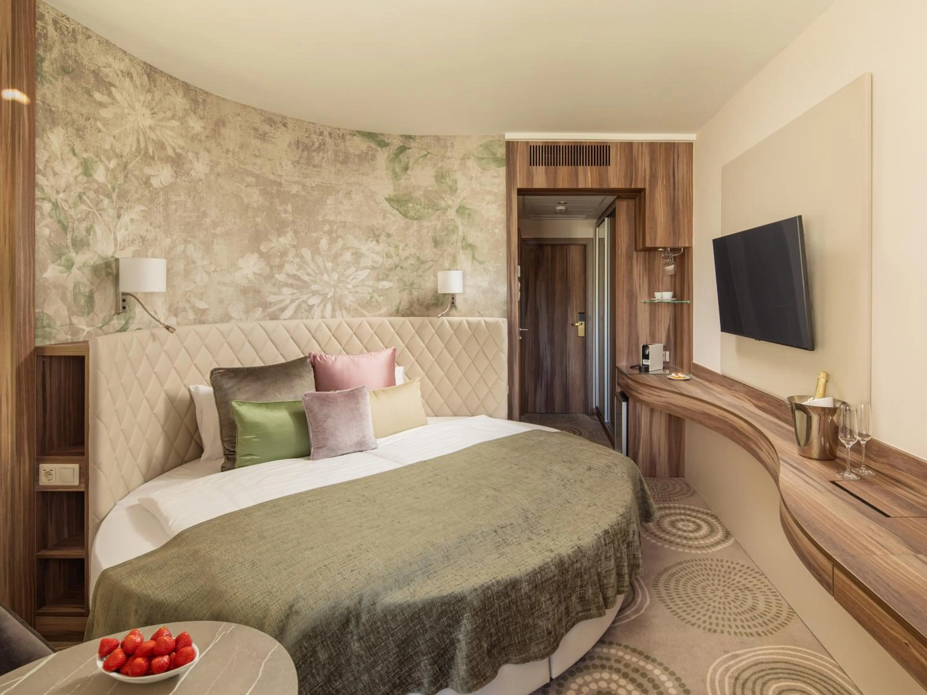 Photo of the whole room, Bed in Hotel Carbona Thermal Spa