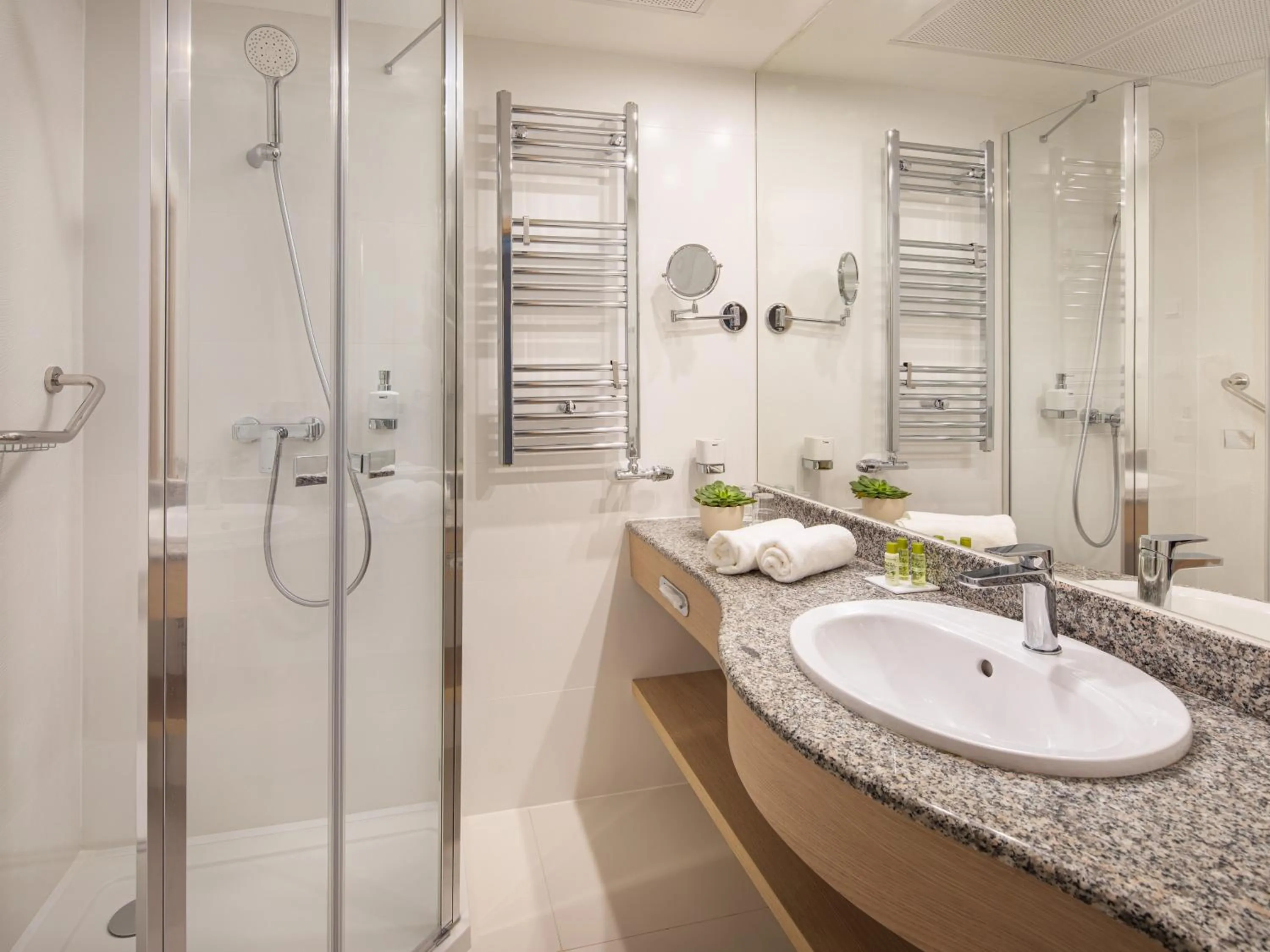 Photo of the whole room in Hotel Carbona Thermal Spa