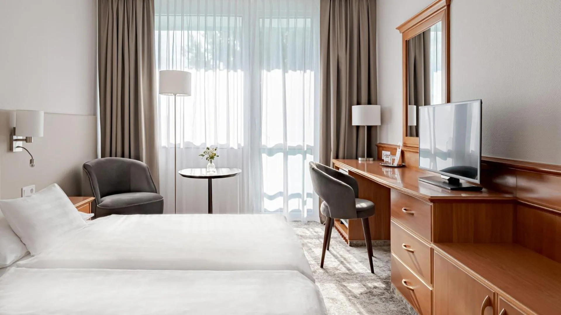 Bedroom, Bed in Hotel Carbona Thermal Spa