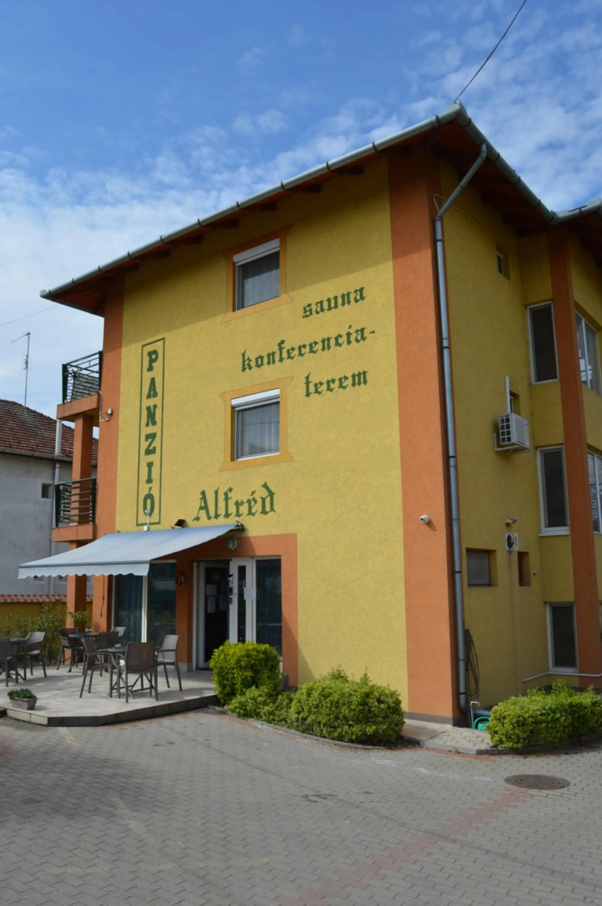 Property building in Alfréd Panzió