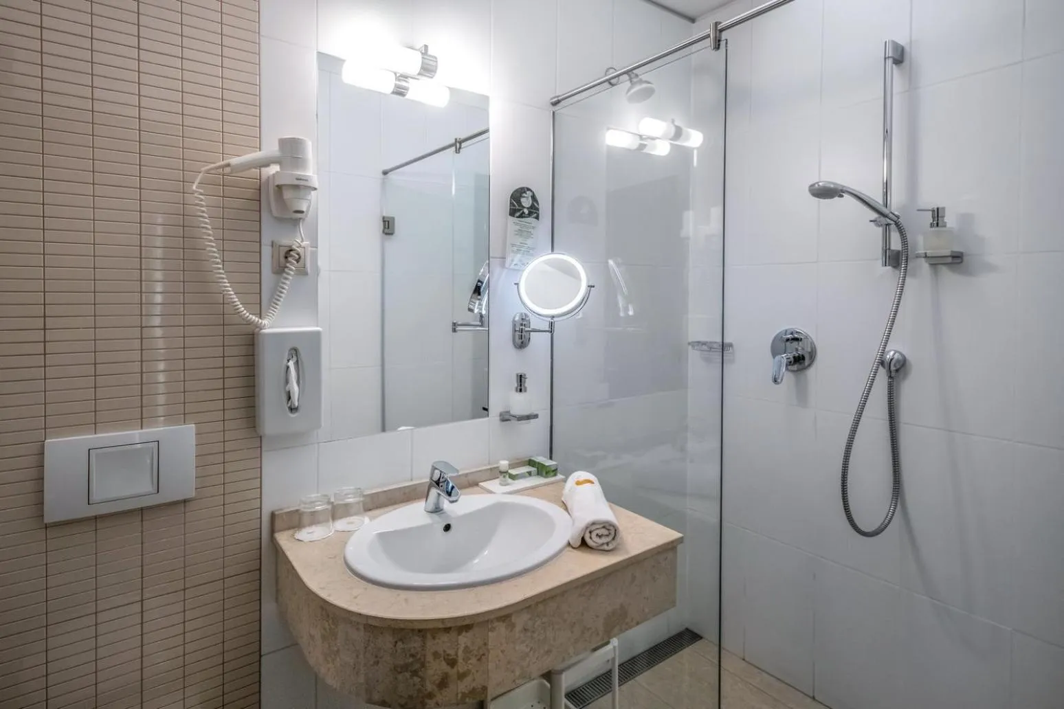 Bathroom in Budapest Airport Hotel Stáció Wellness & Konferencia