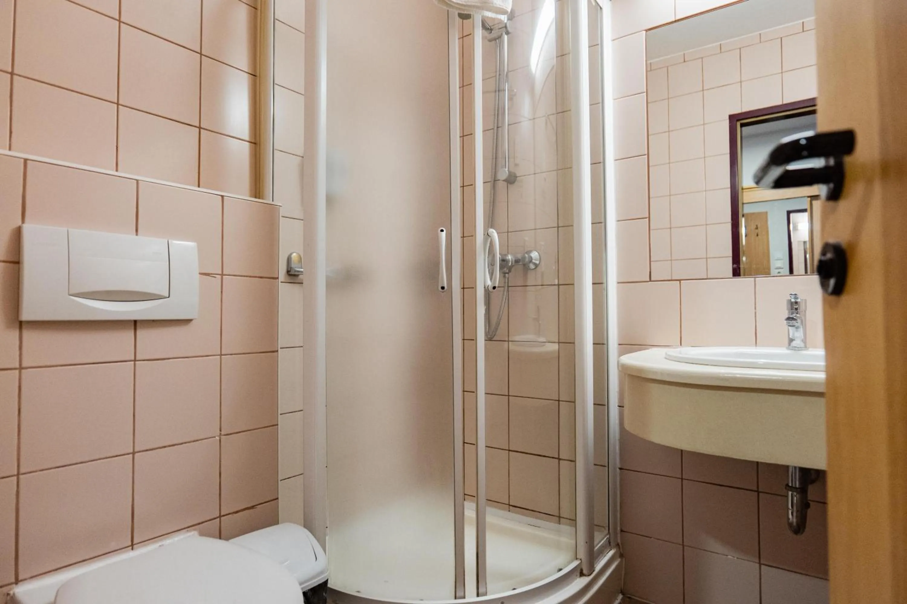 Shower in Pilvax Hotel Budapest