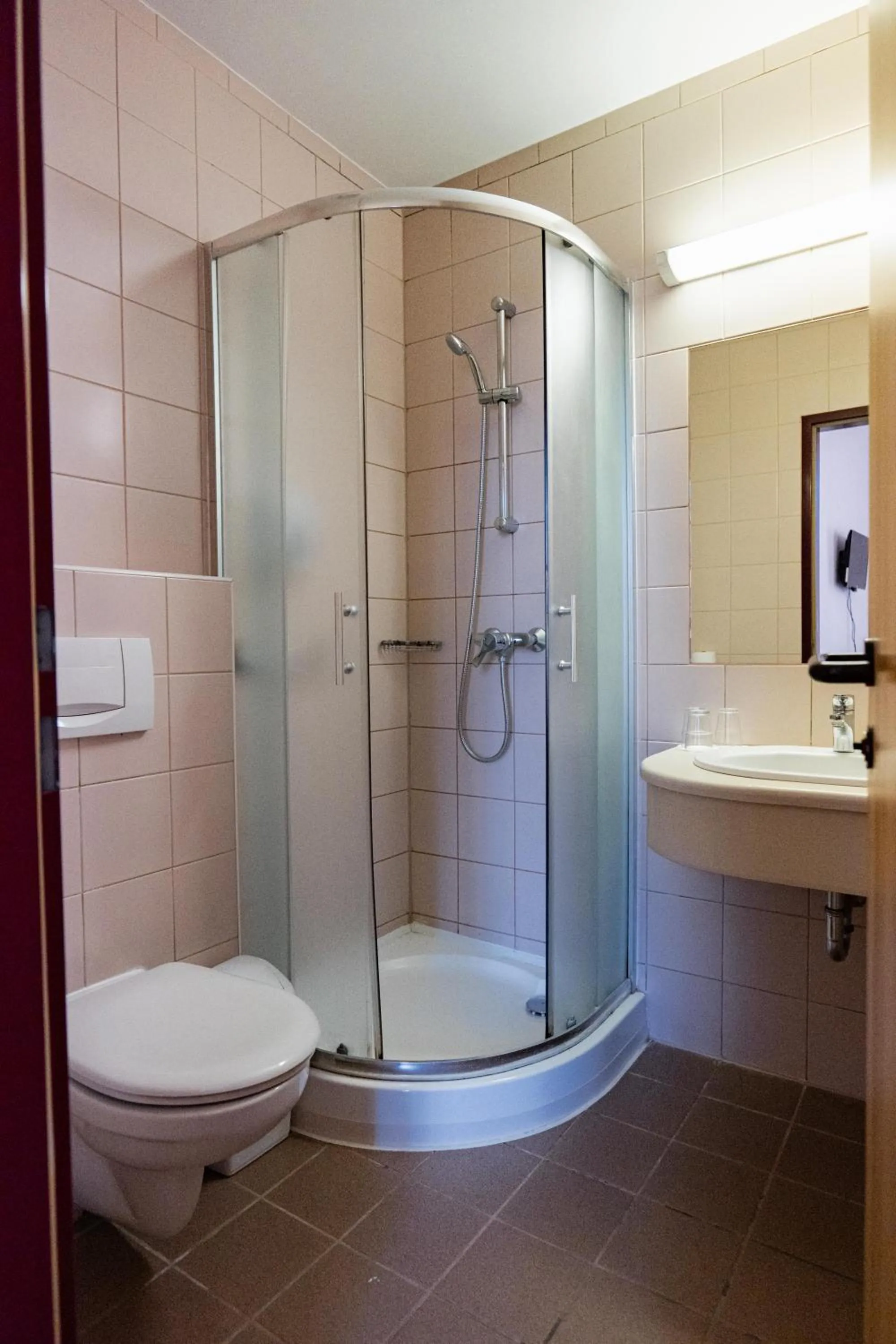 Shower in Pilvax Hotel Budapest