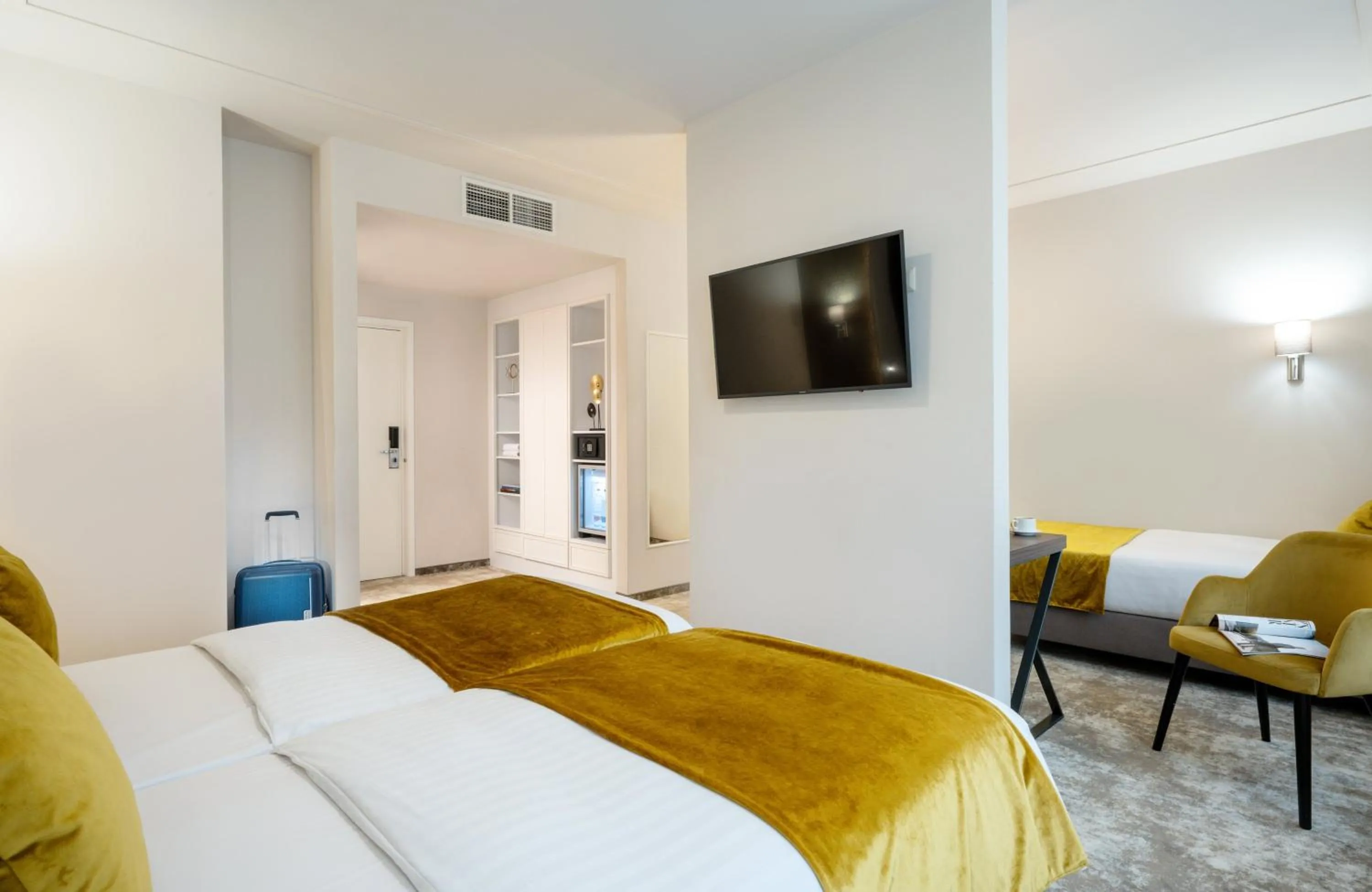 Photo of the whole room, Bed in Leonardo Boutique Hotel Budapest M-Square