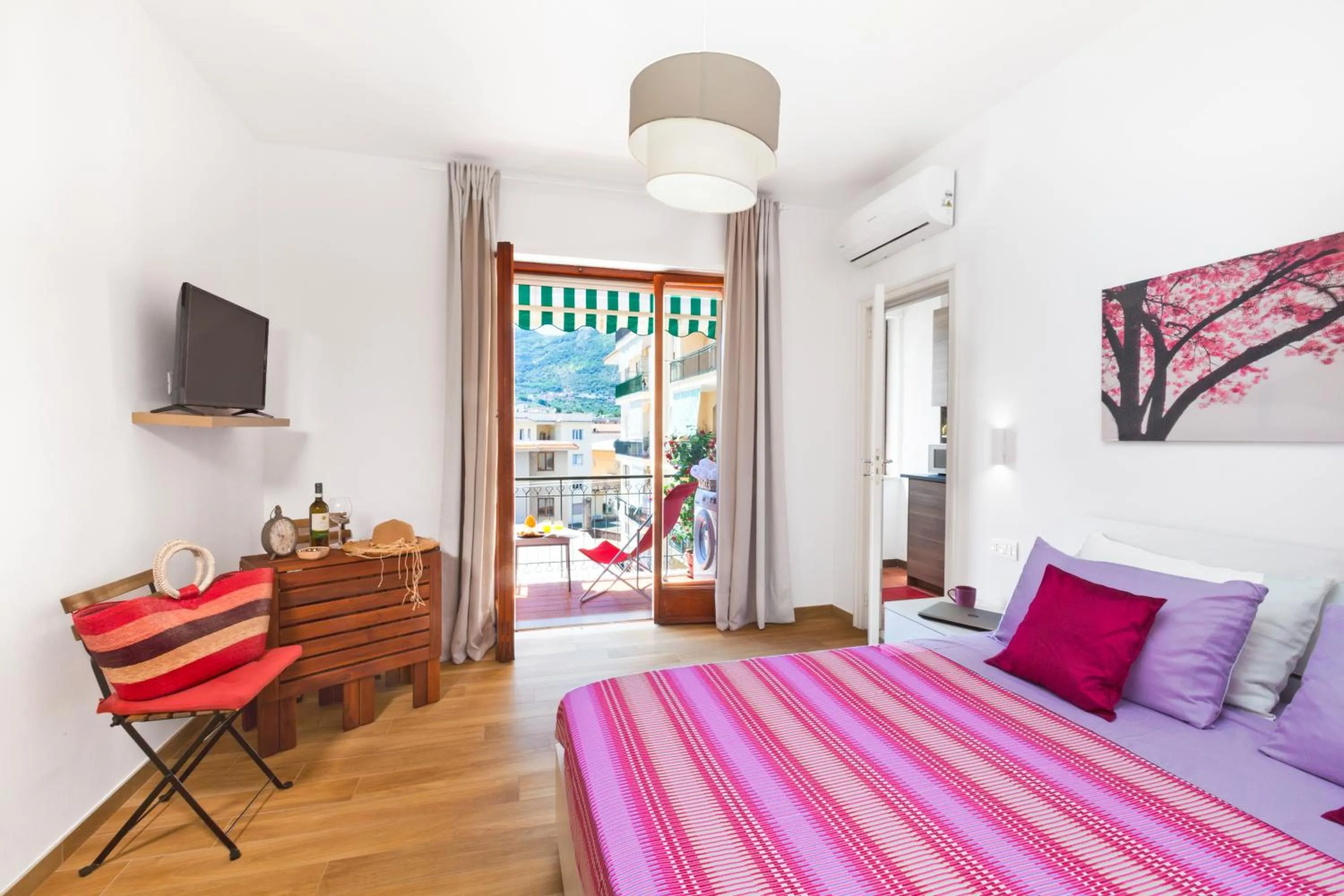 Bedroom, Bed in Estate4home - SOFIA FLORA