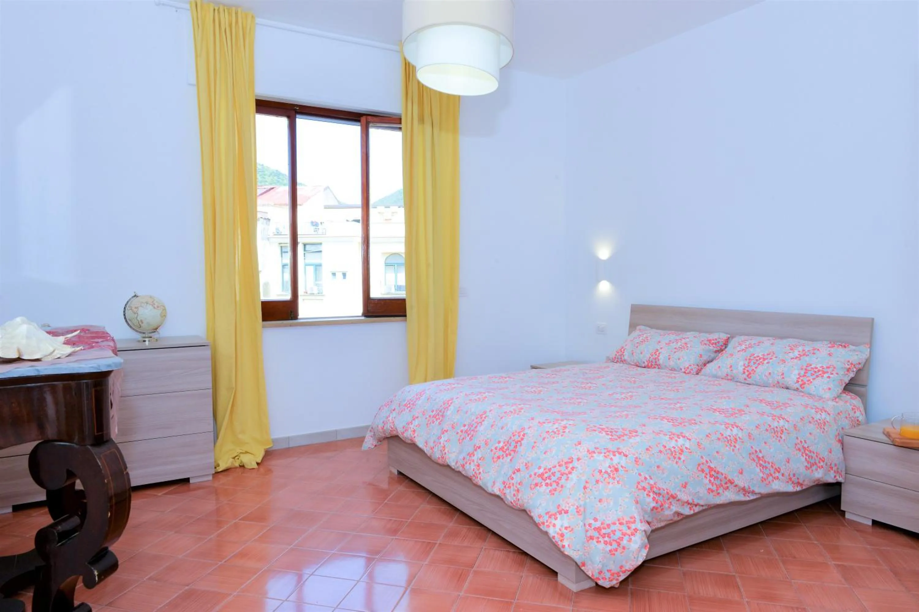 Photo of the whole room, Bed in Estate4home - SOFIA FLORA