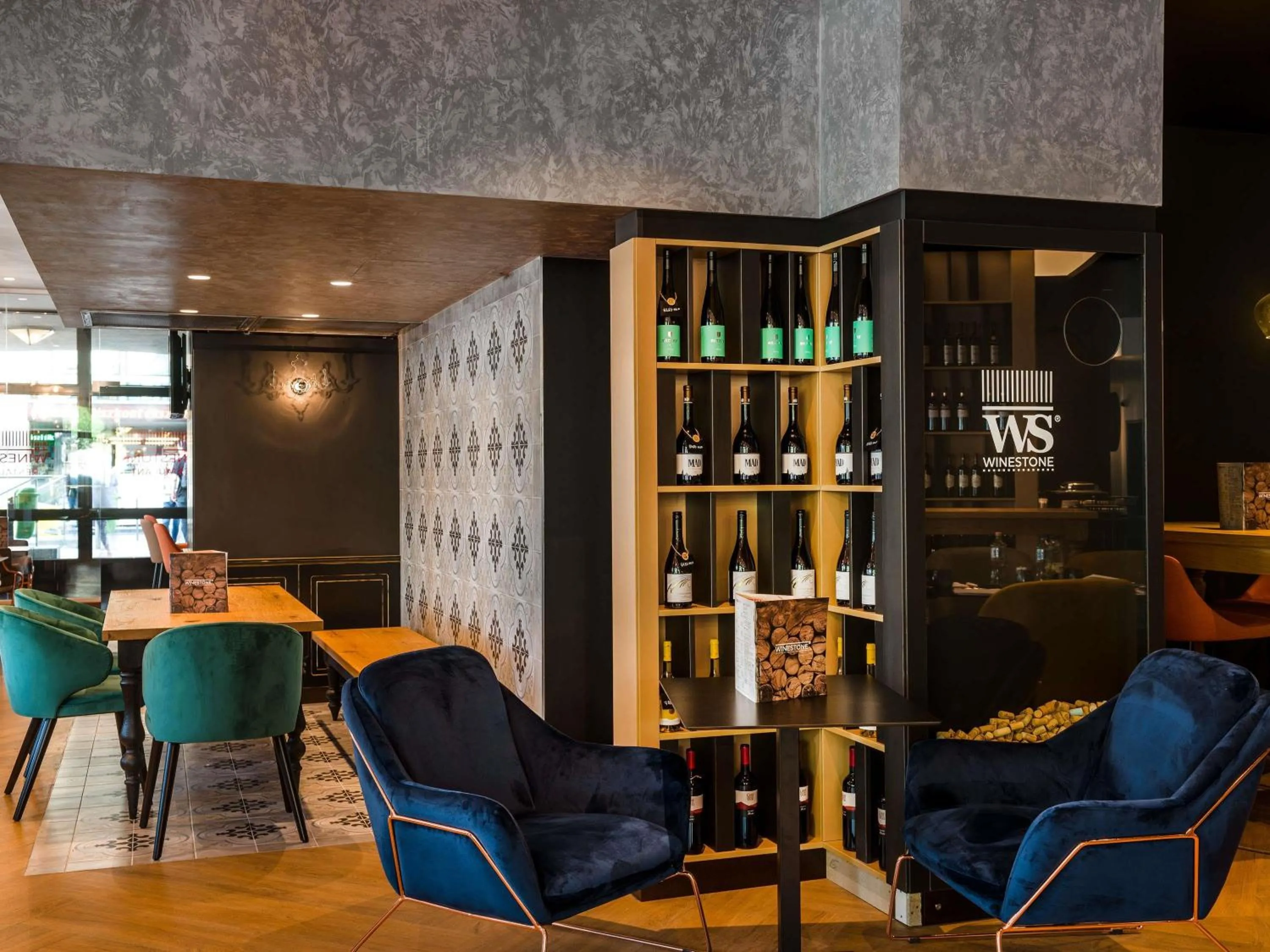 Lounge or bar in Mercure Budapest Korona