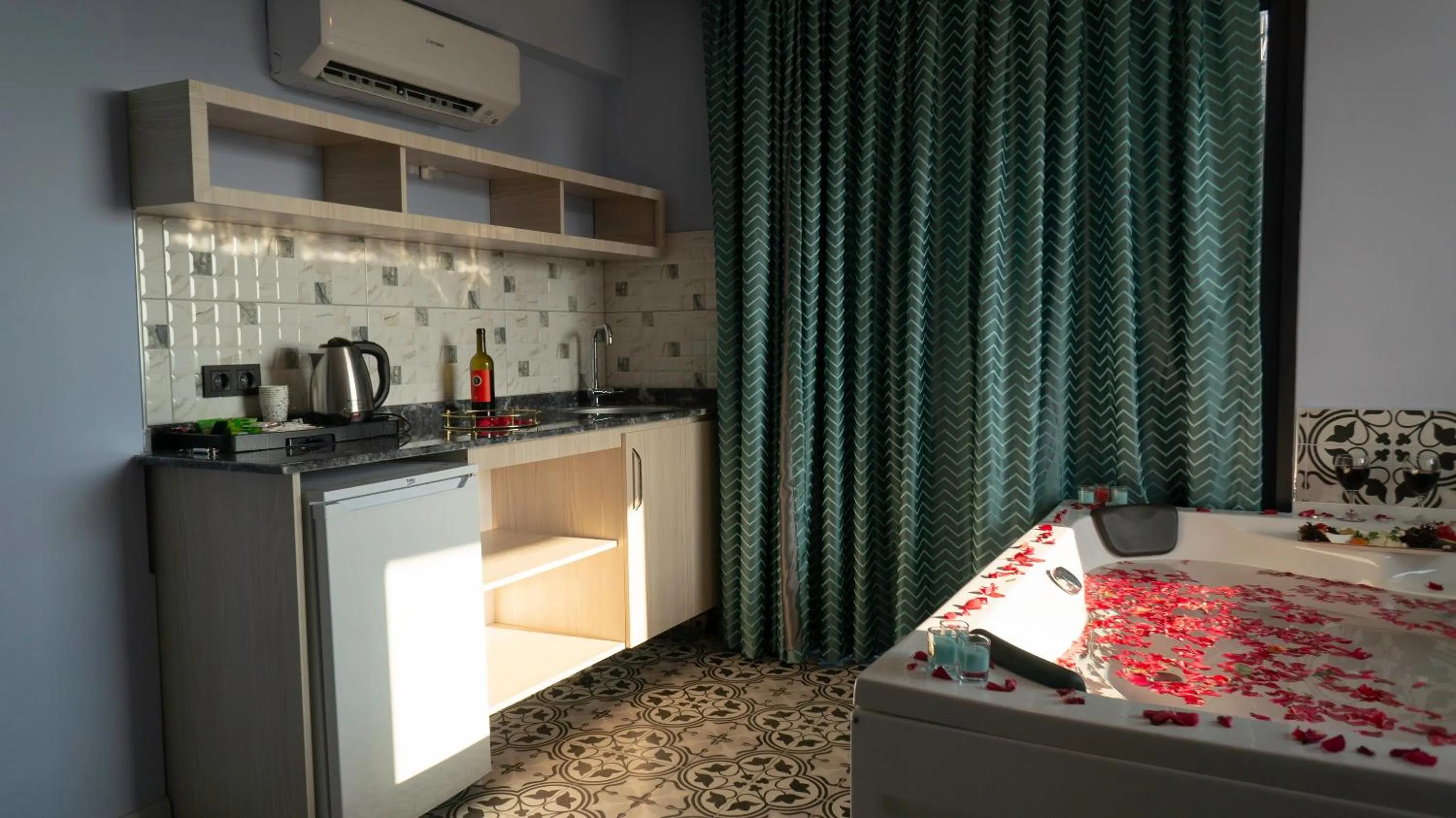 Photo of the whole room, Bed in Livaneli Boutique Otel