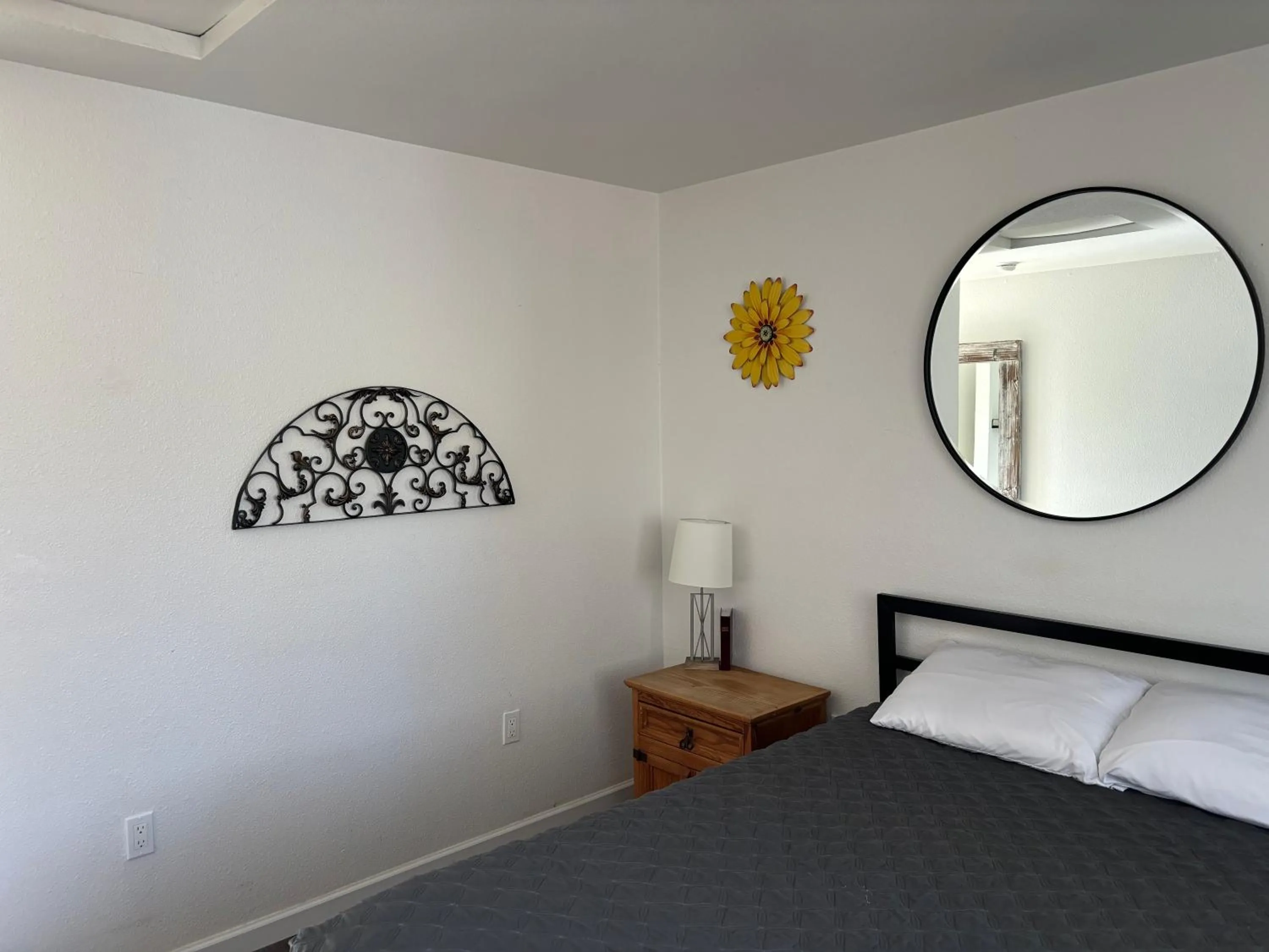 Bedroom in Brownsville Motel