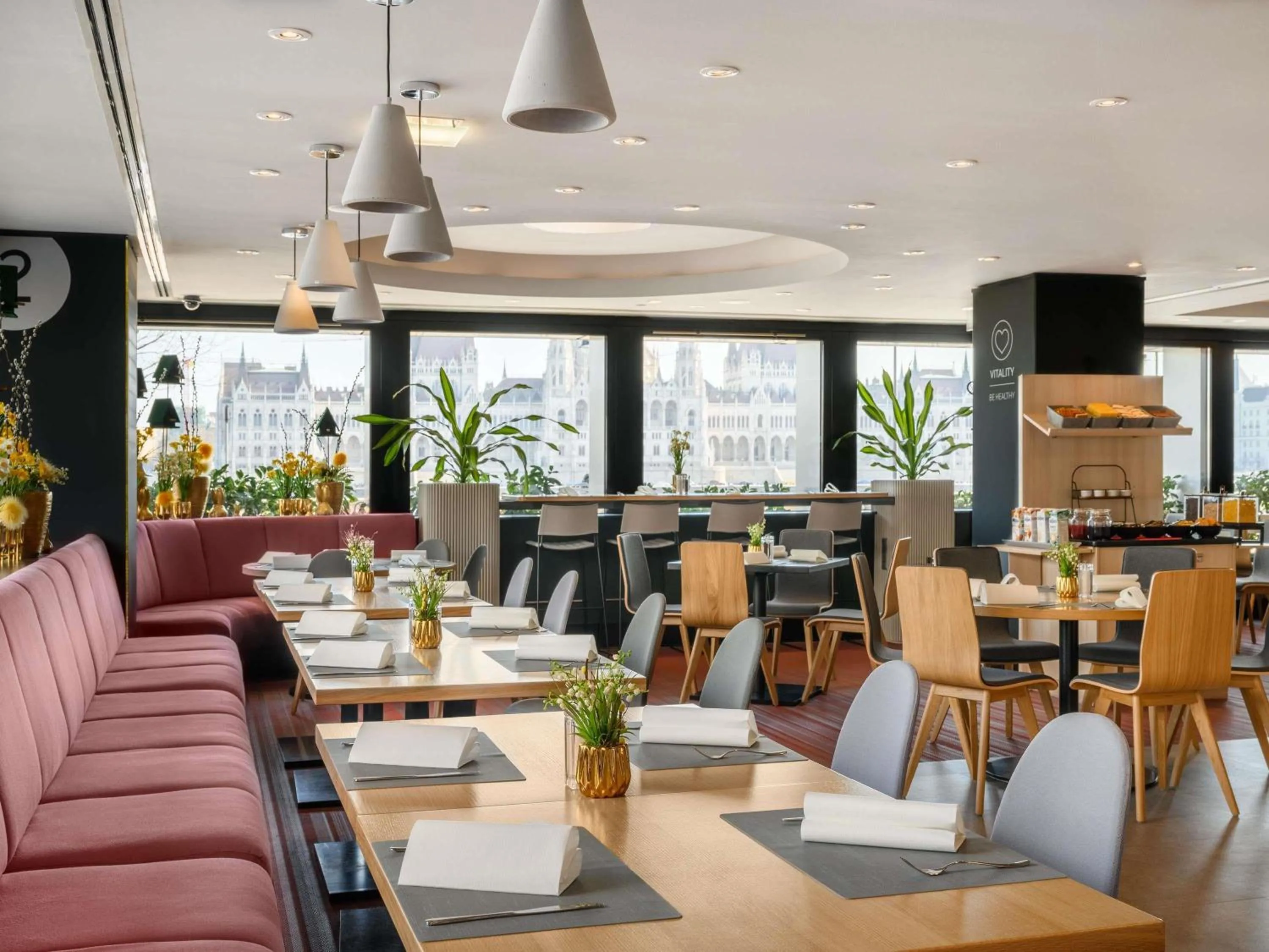 Restaurant/places to eat in Novotel Budapest Danube