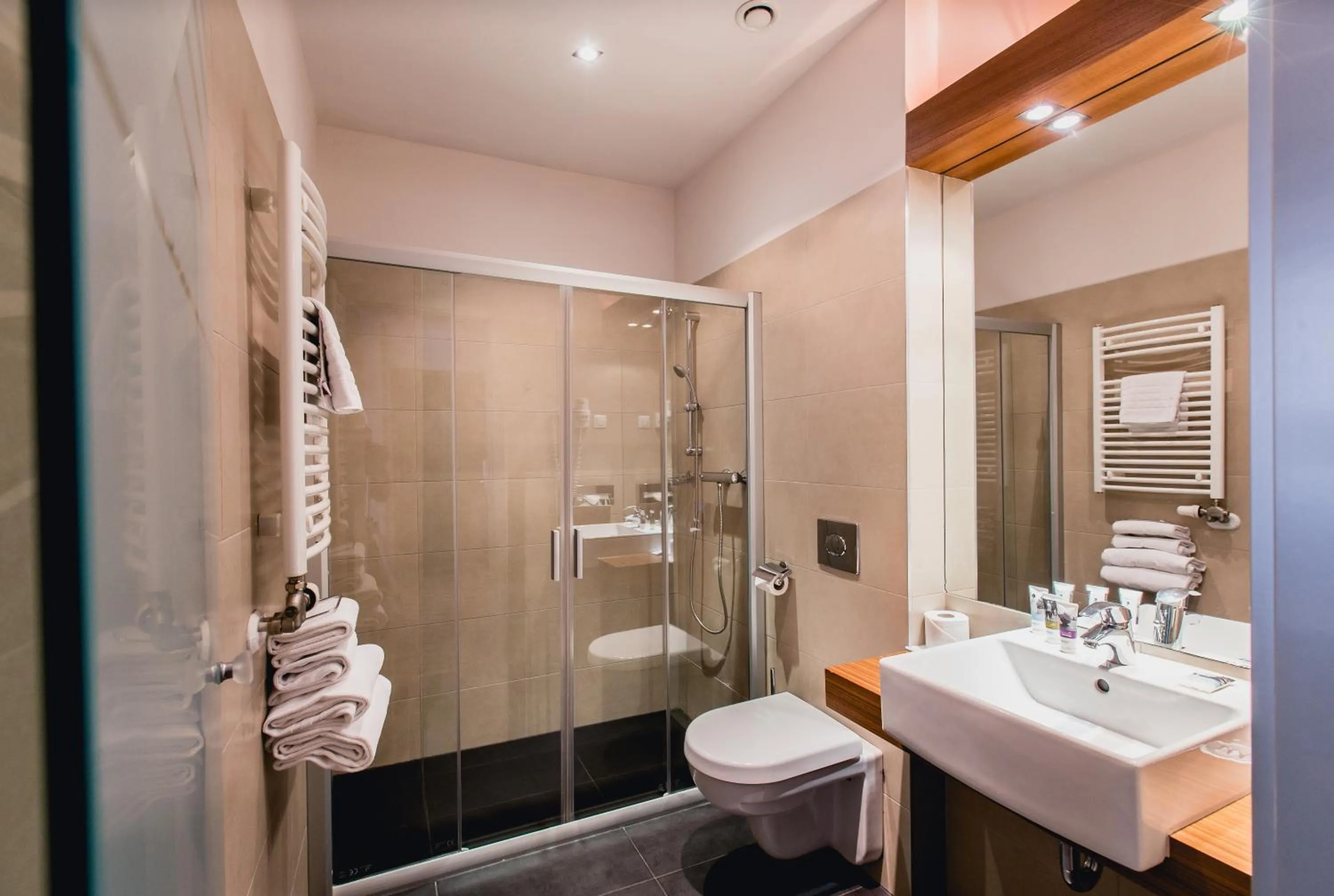 Shower in Hotel Museum Budapest