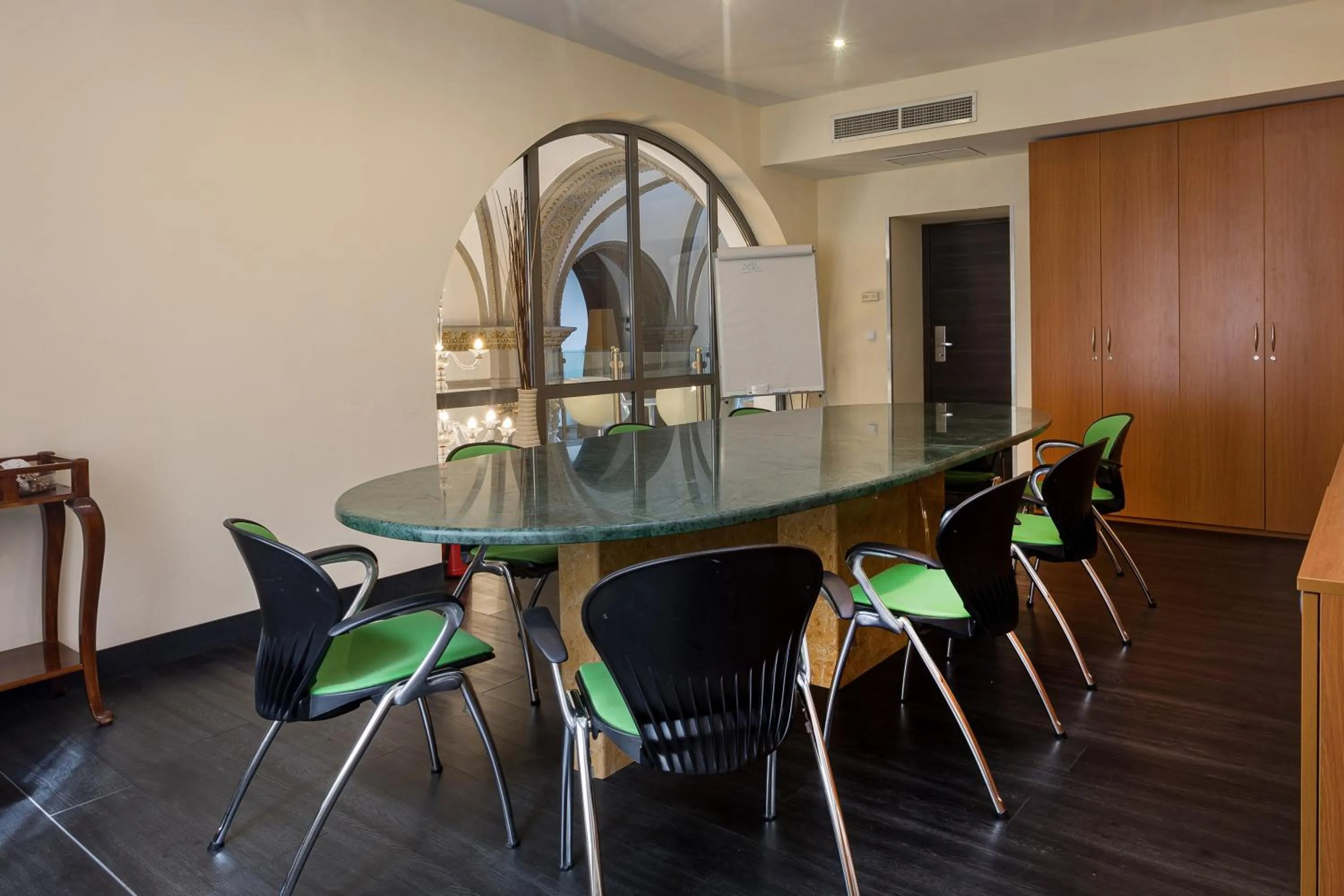 Coffee/tea facilities in Hotel Museum Budapest