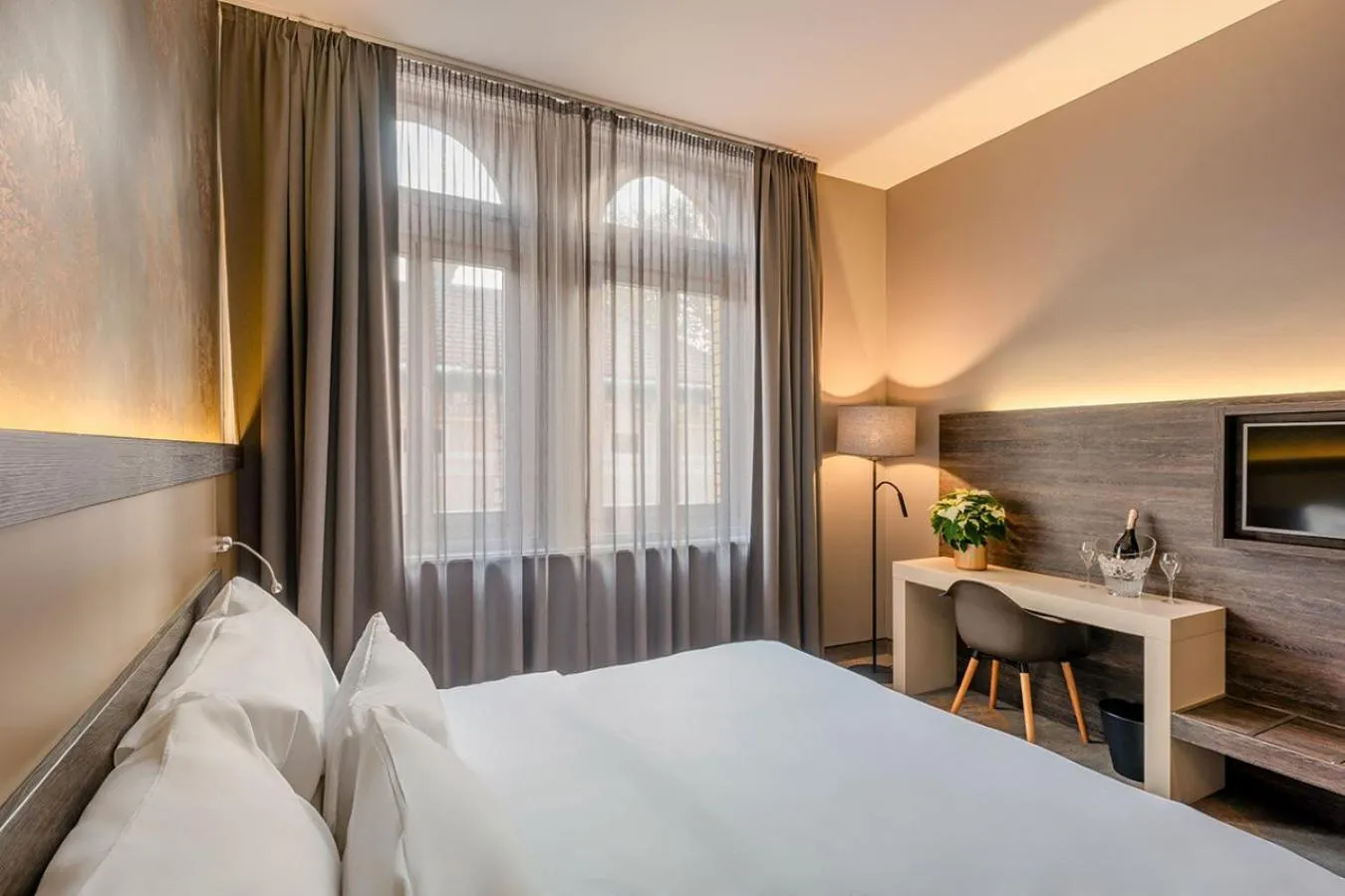 Bed in Hotel Museum Budapest