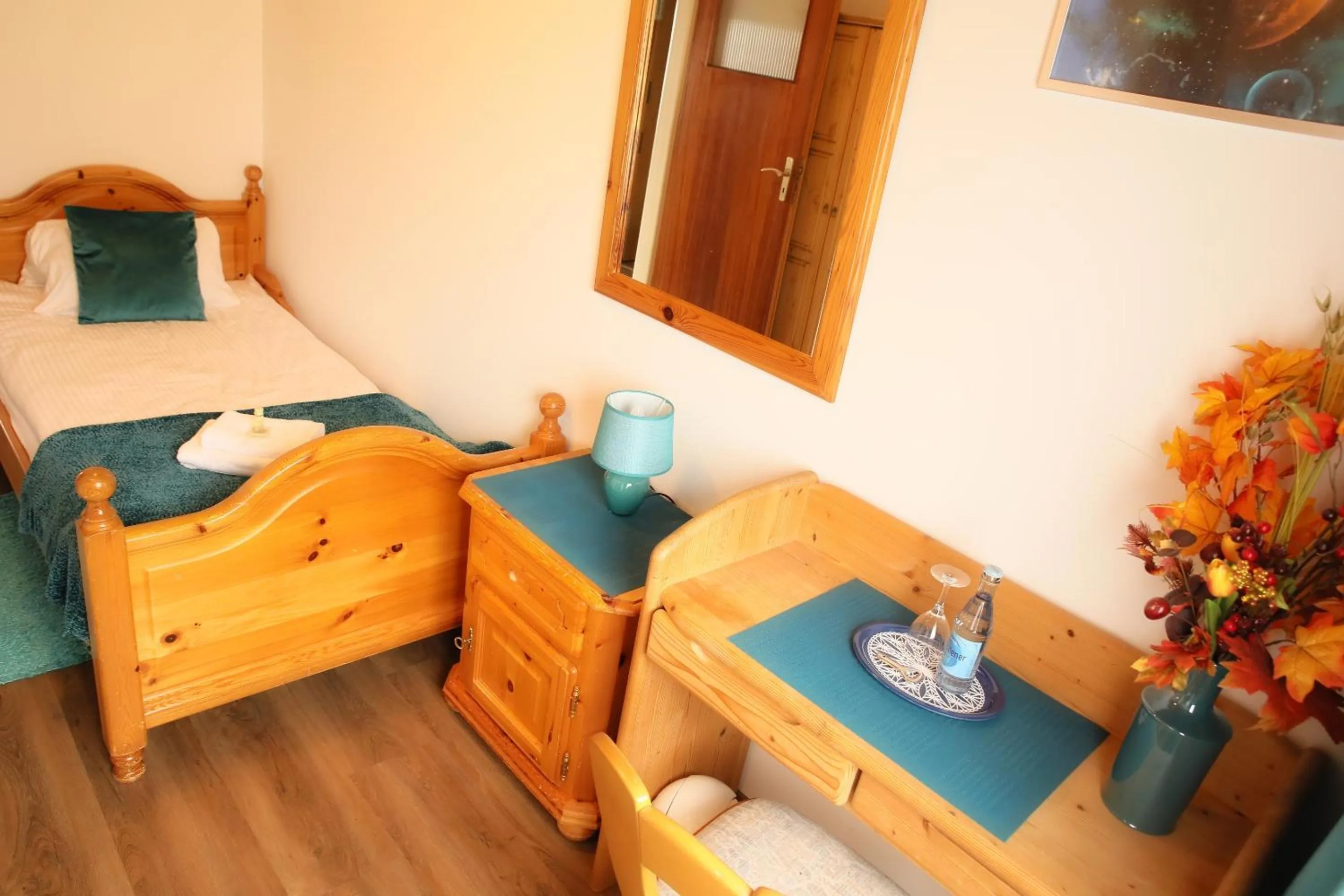 Bedroom, Bed in Zum Burgkeller