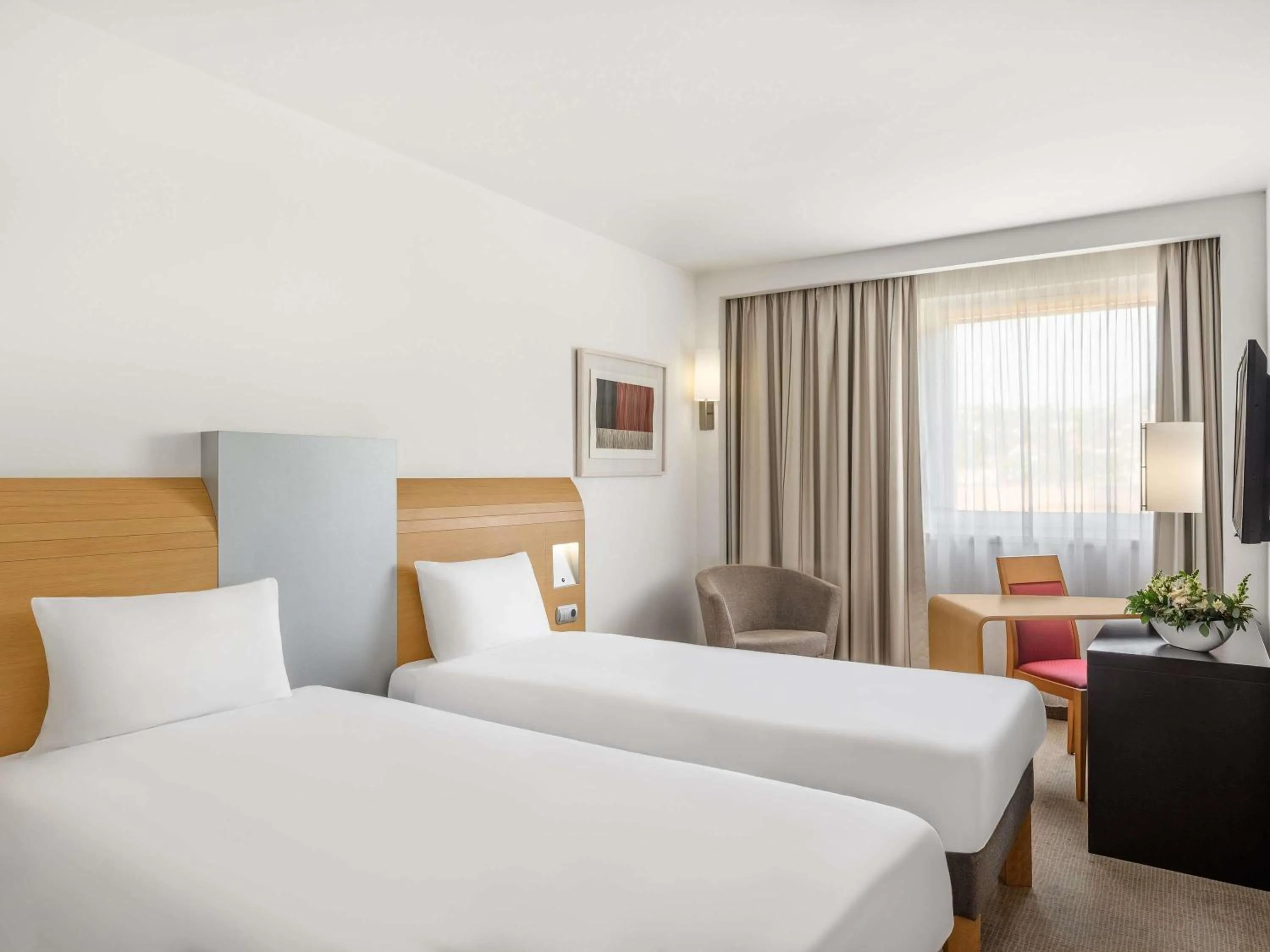 Bedroom, Bed in Novotel Budapest City