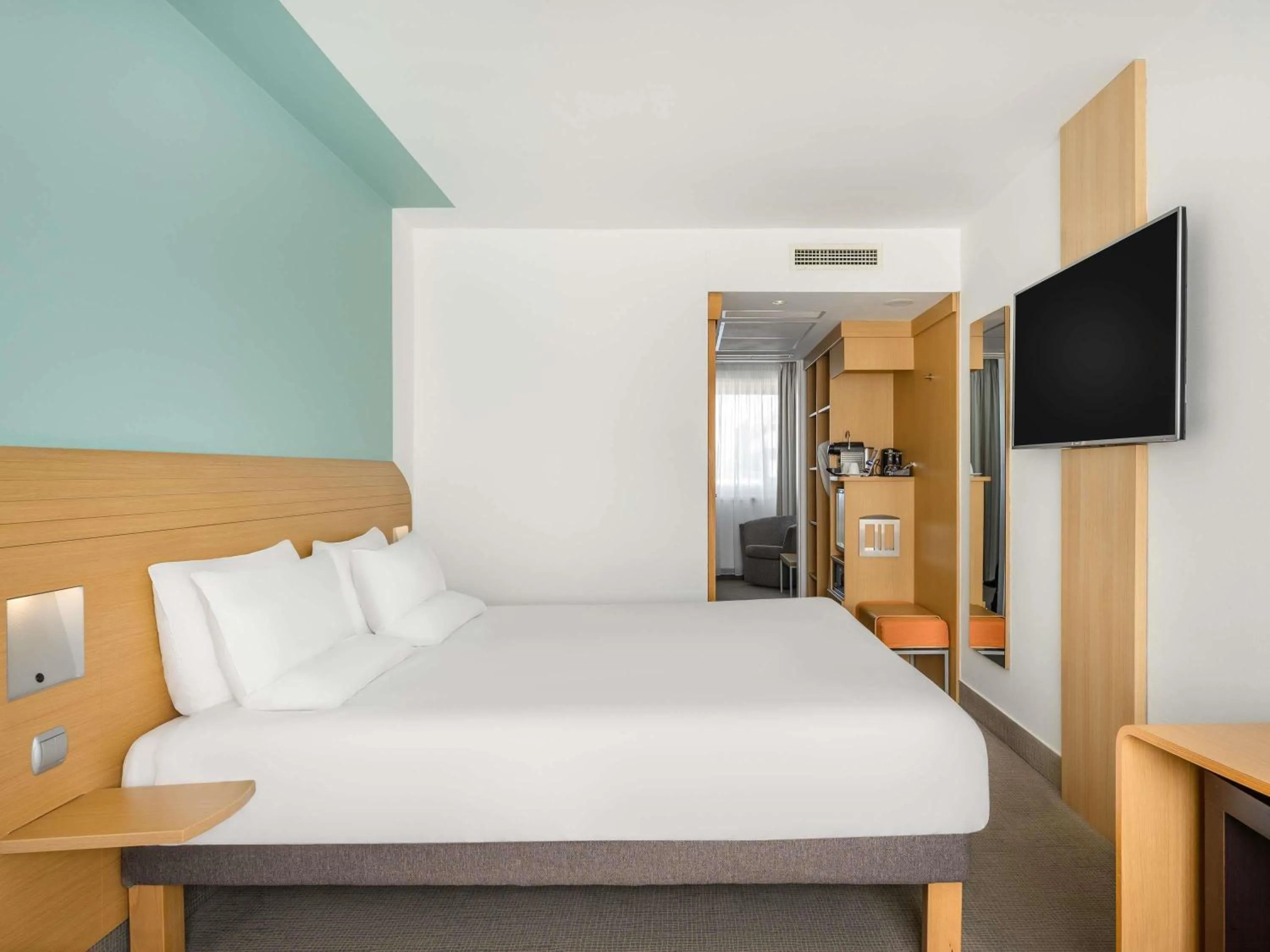 Bedroom, Bed in Novotel Budapest City