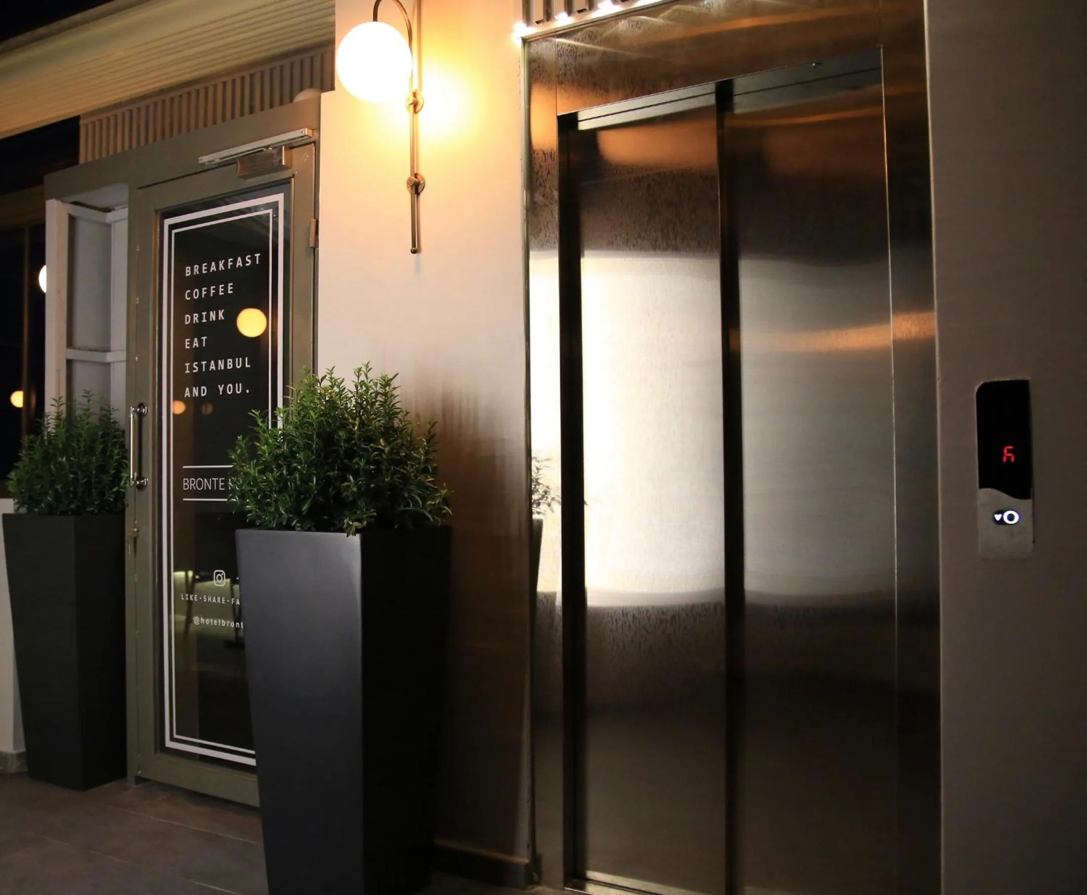 Facade/entrance in HOTEL BRONTE