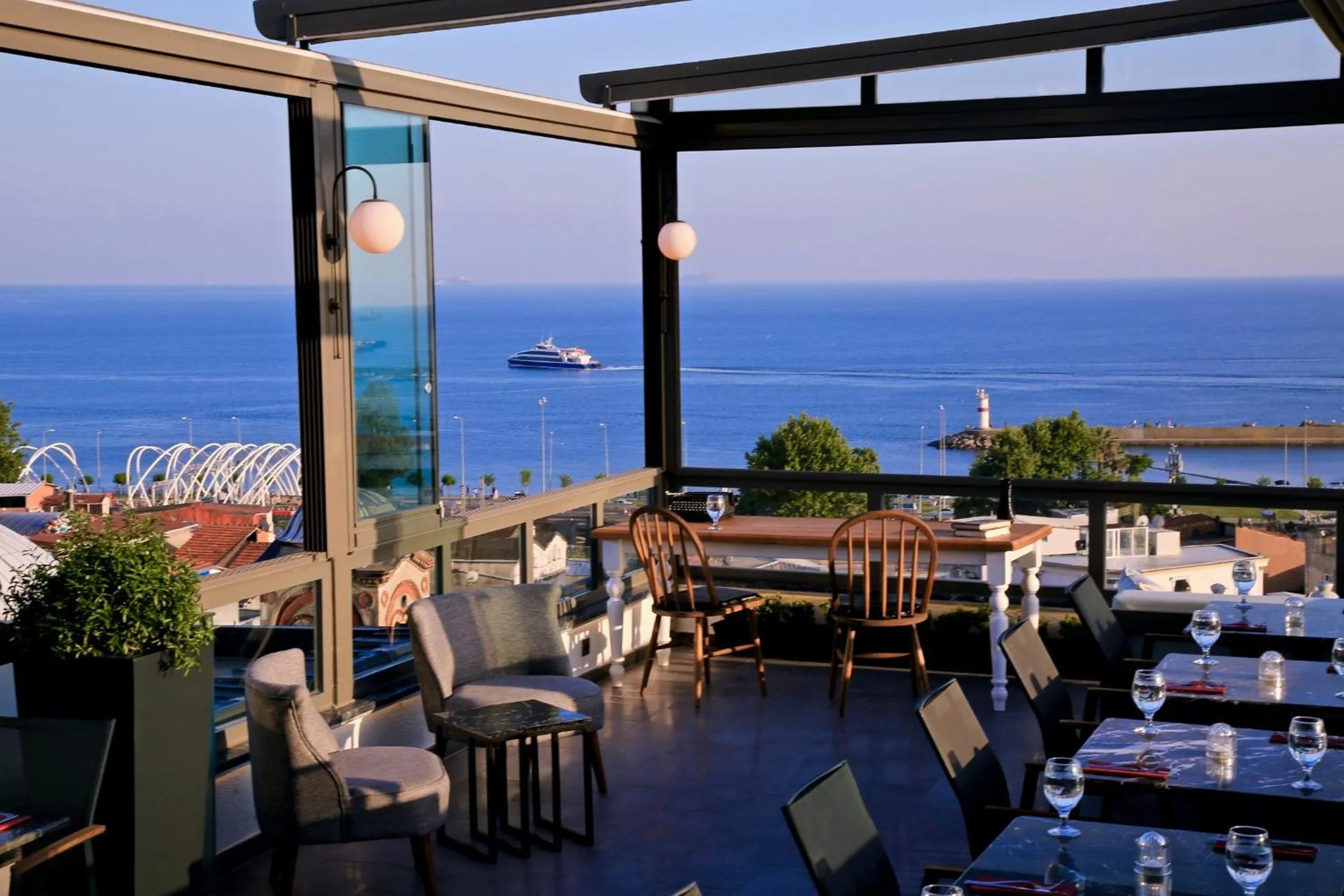 Restaurant/places to eat in HOTEL BRONTE